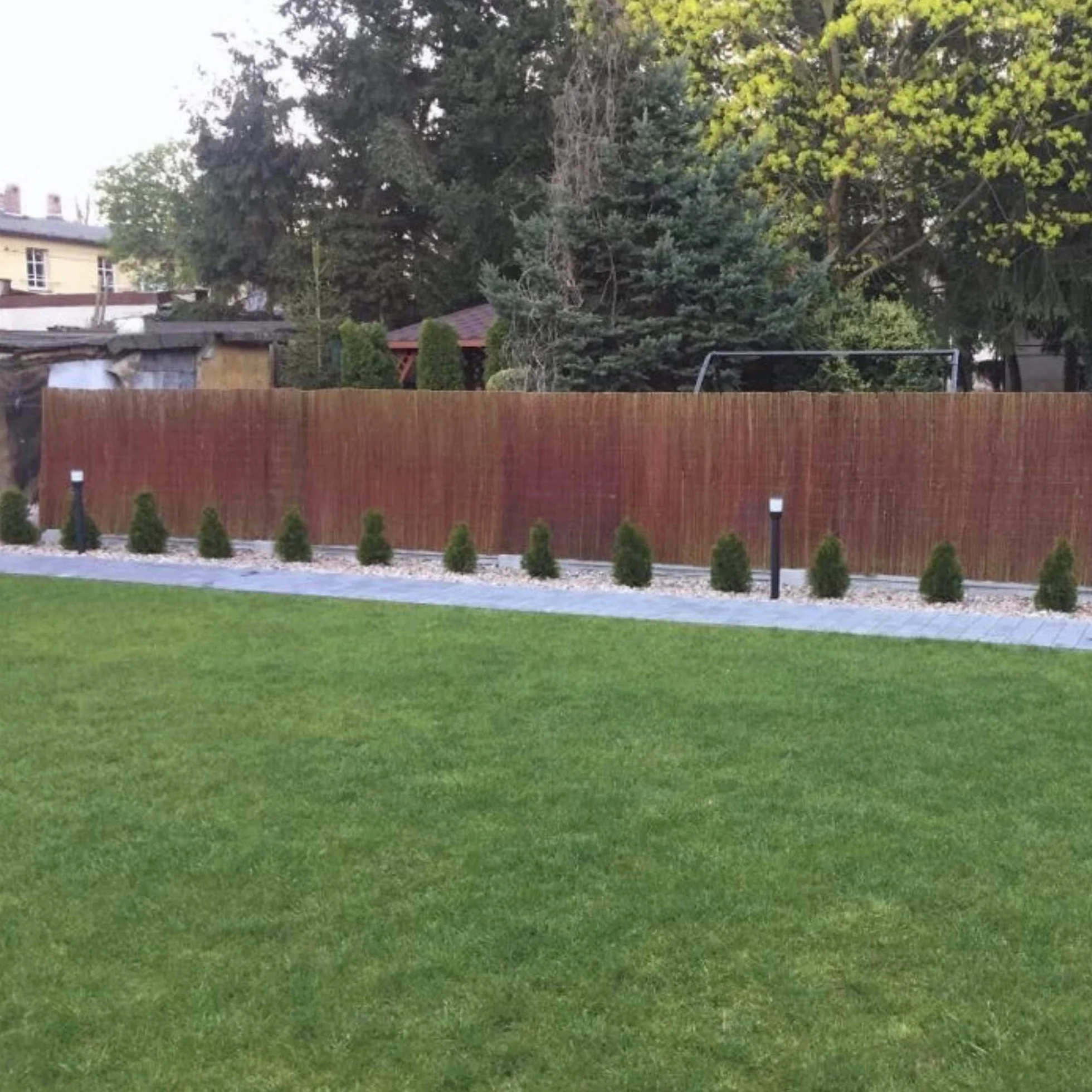 Mata Wiklinowa 90 x 300 cm Gęsta Osłona na Balkon Naturalny Materiał Trwała i Estetyczna Prywatność Osłona Przeciwsłoneczna Ekran Prywatności