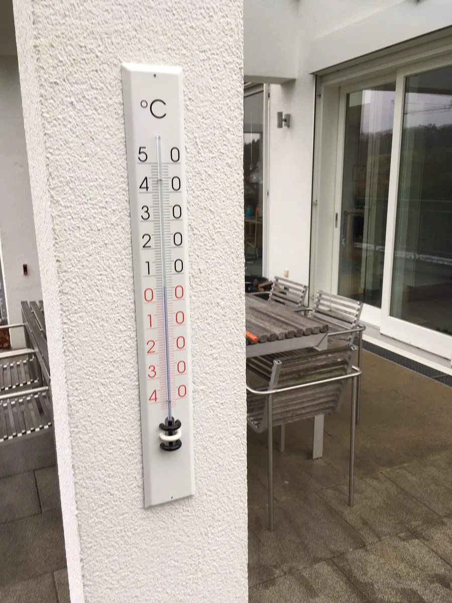 TFA Dostmann Analogowy termometr wewnętrzny i zewnętrzny, z metalu, temperatura wewnętrzna i zewnętrzna, odporny na warunki atmosferyczne, duża skala