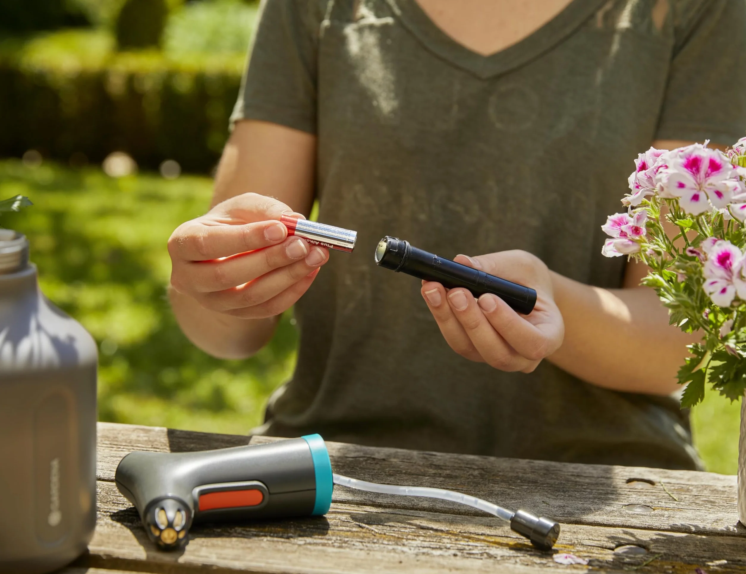 Gardena opryskiwacz z pompką 1 l EasyPump: Opryskiwacz z pompką z funkcją 360°, dysza mosiężna, duży otwór, przezroczysta konstrukcja, zintegrowana pokrywka dozująca, ze wskaźnikiem poziomu (11114-20)