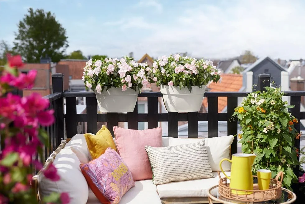 Elho Vibia Campana Flower Bridge 40 - Sadzarka na balkon i na zewnątrz - Ø 39,0 x wys. 22,0 cm - biały/jedwabny biały