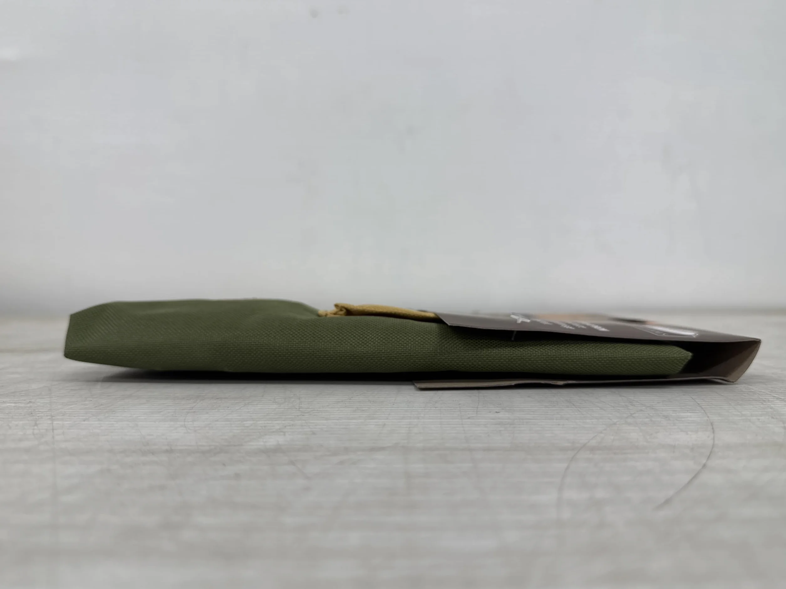 Esschert Design Fartuch na narzędzia ogrodowe zielony 45,5 x 1 x 74 cm