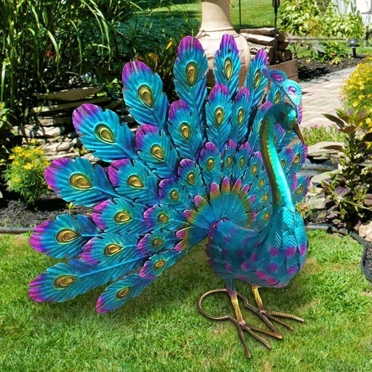 Posągi ogrodowe, paw, statuetka zewnętrzna, dekoracja, niebieski metalowy paw, rzeźba na zewnątrz, piękny ptak, sztuka, statuetka, ogród, realistyczna statuetka zwierzęca, na podwórko, trawnik,