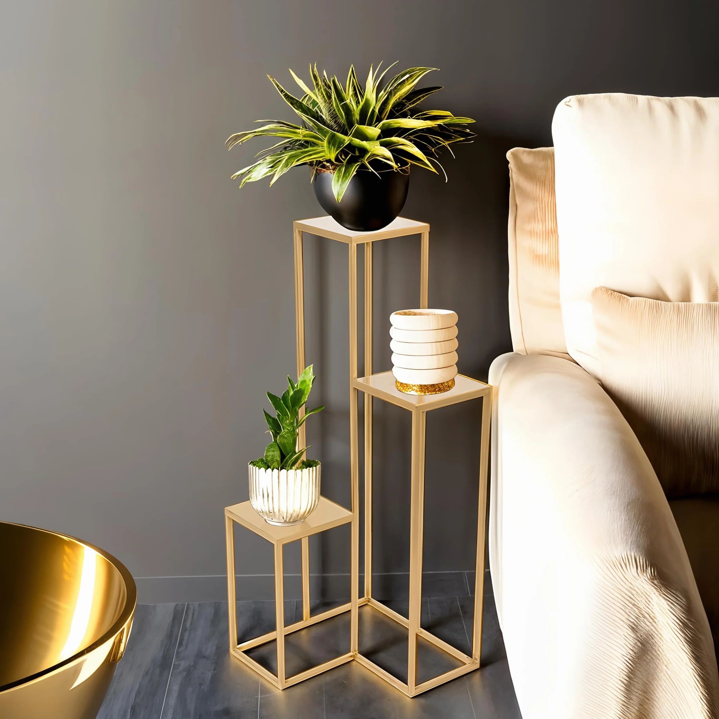 Stojak na rośliny Elle Metal - Kwietnik 3 poziomy - 40x40x95cm - kolor Złoty - do kwiatów w pomieszczeniach - metalowa półka - stolik dekoracyjny - stojak na kwiaty
