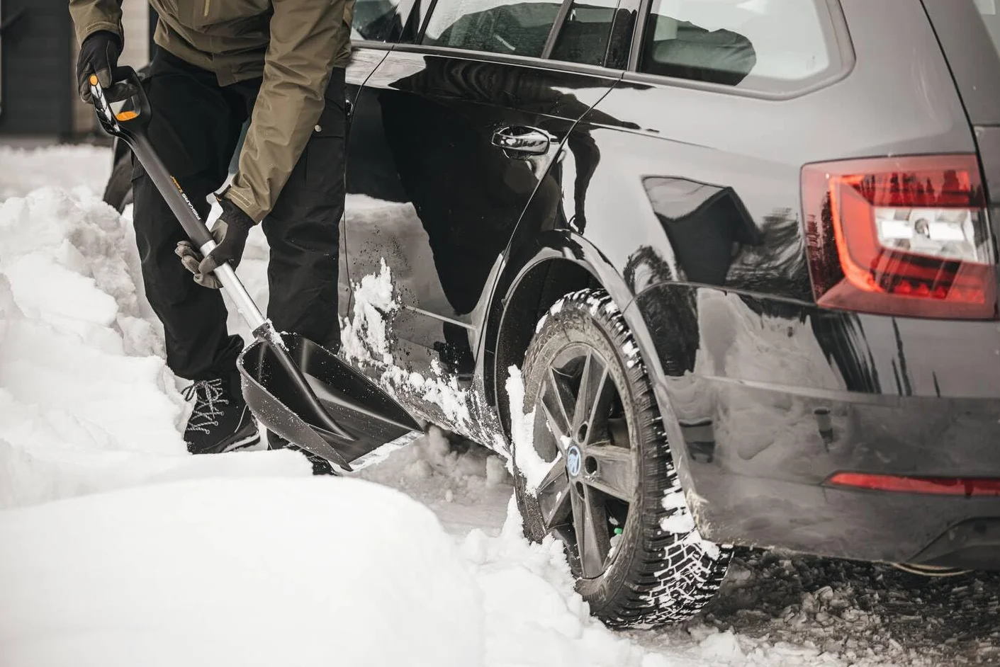 Fiskars Szufla samochodowa X-series teleskopowa 79,5-98,7 cm aluminium stal tworzywo sztuczne czarna srebrna