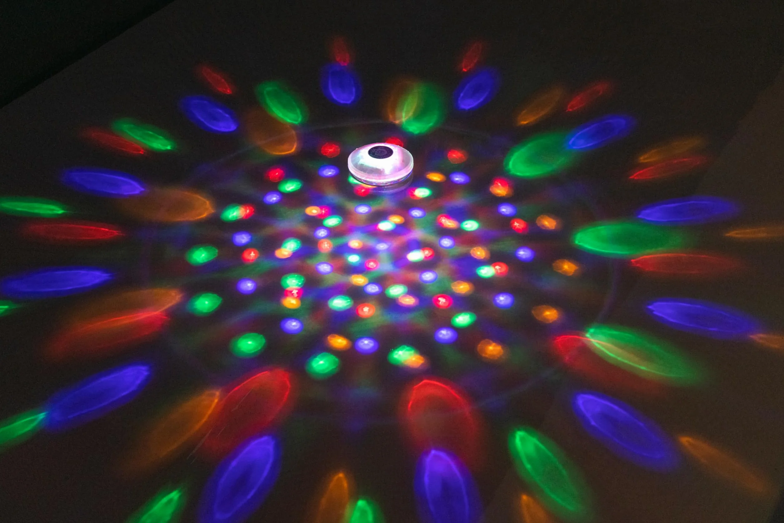 Bestway pływająca lampa LED Ø 14 cm zasilana na baterie