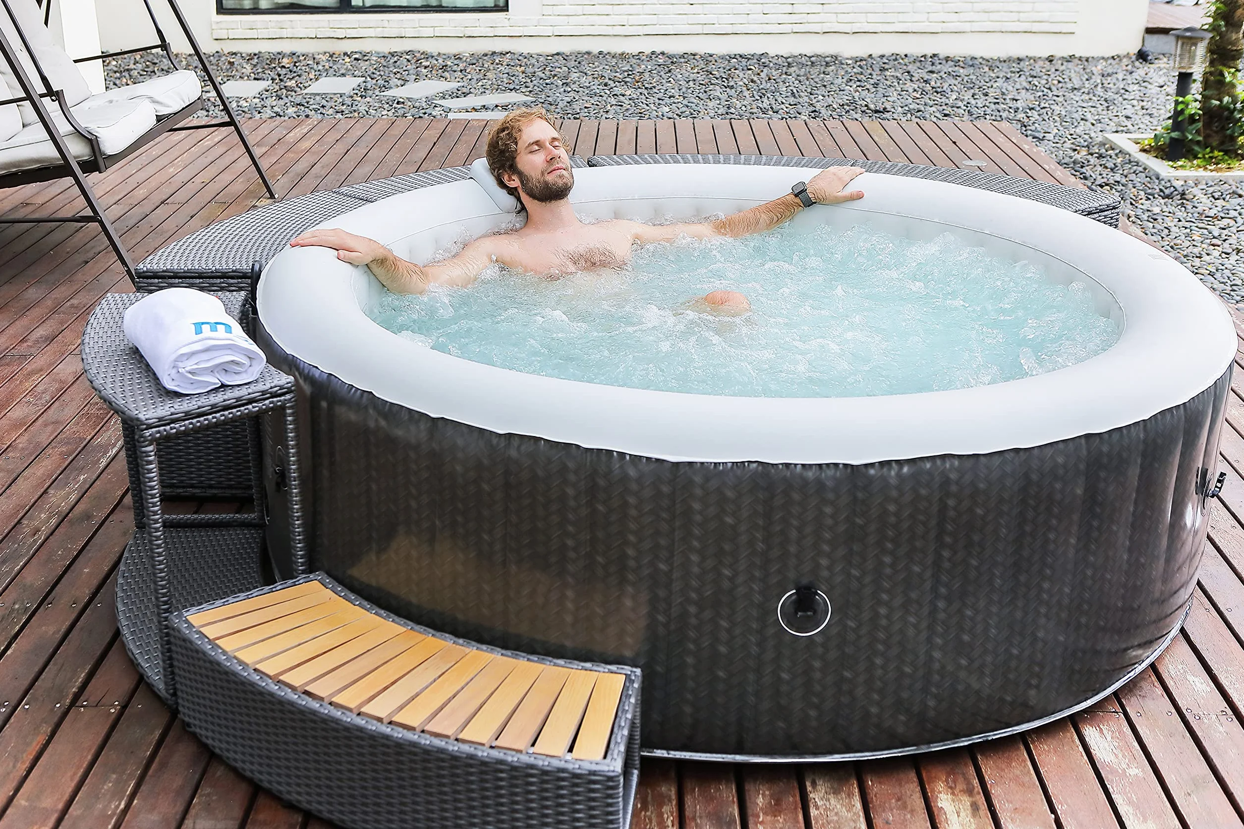 Poliuretanowe poduszki pod zagłówek i uchwyt na kubek do jacuzzi