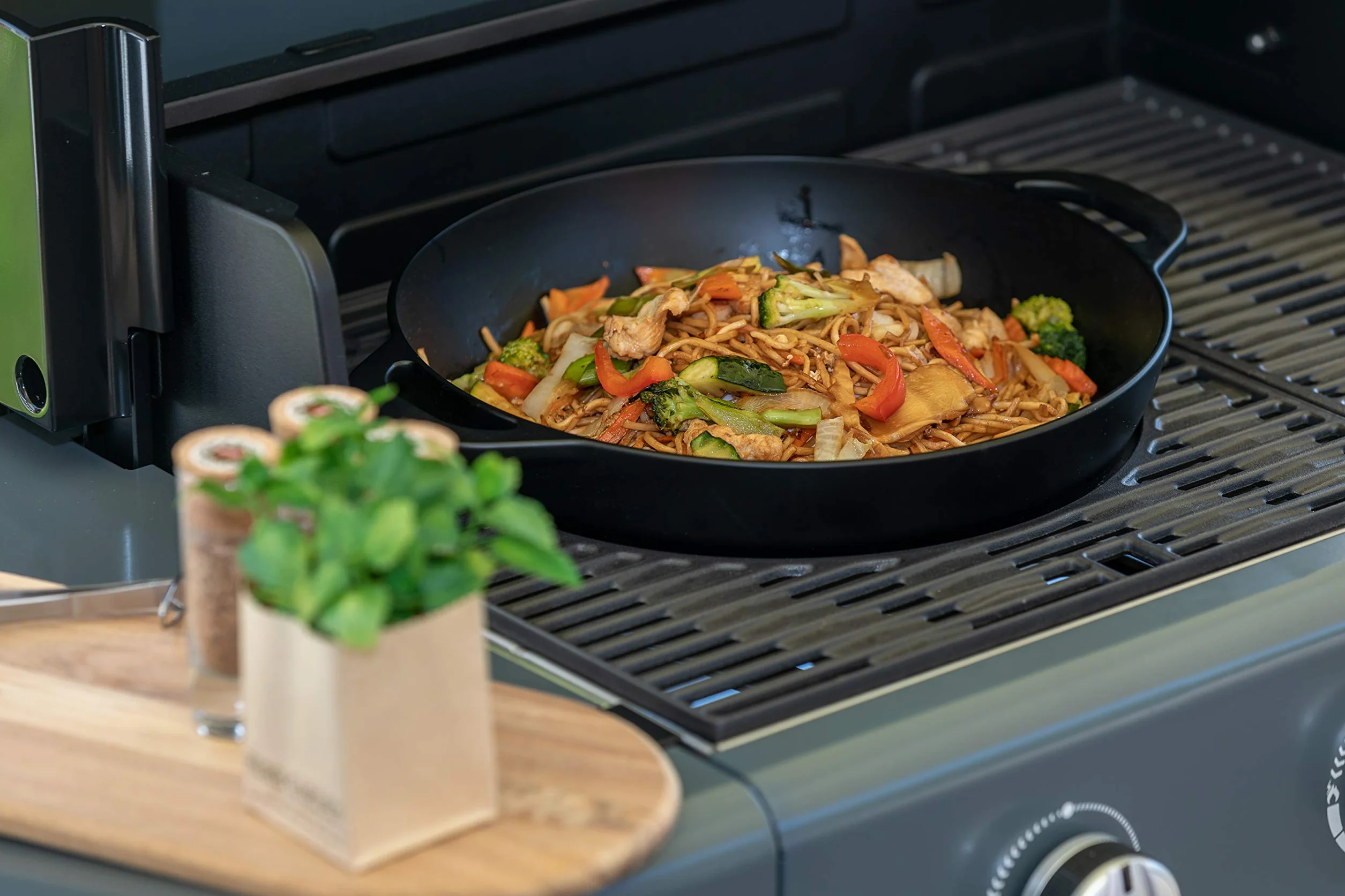 Campingaz Mandarin grill gazowy z systemem modułowym, nieprzywierająca patelnia żeliwna z uchwytami, Ø 32 cm, wysokość 12 cm, wok, akcesoria do grilla do azjatyckich potraw warzywnych, szary