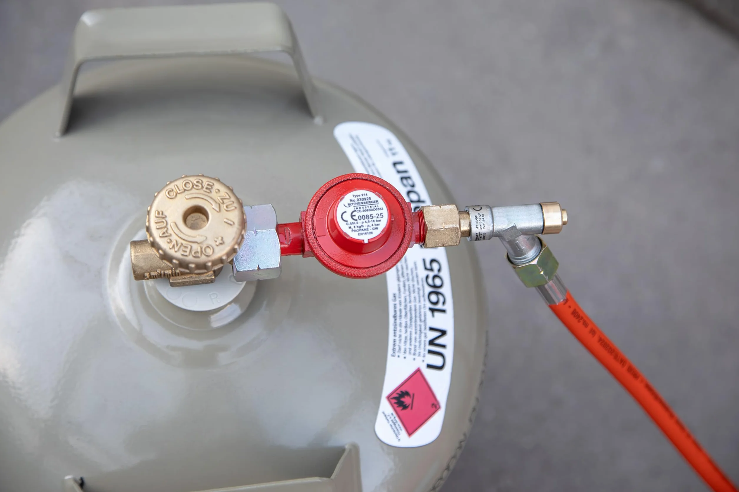 Rothenberger Industrial 030925E Regulator na Propan, do Wypalania, Wypalania Chwastów z Przyłączem 3/8", Butelki 5 i 11 Kg