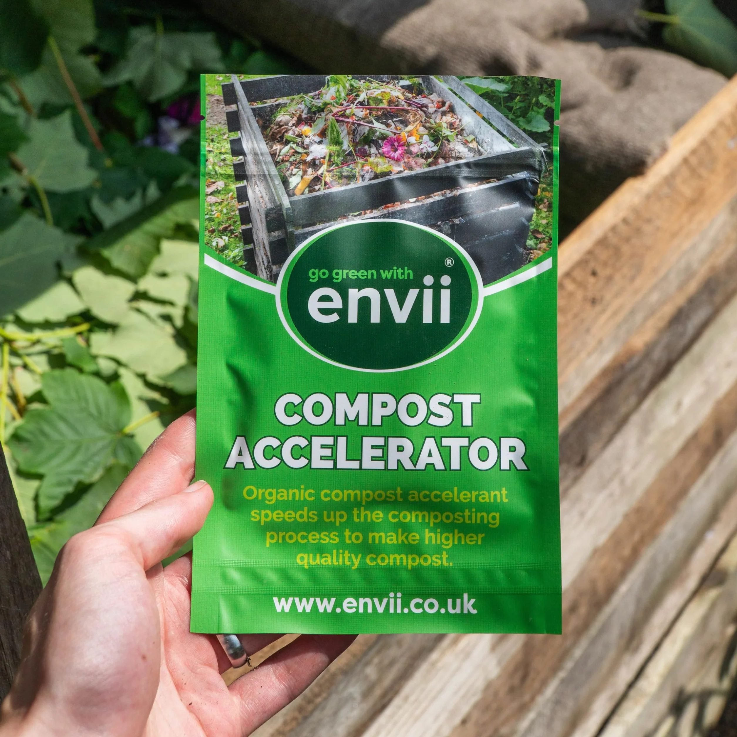 envii Compost Accelerator – organiczny ekspres kompostowy i aktywator przyspiesza proces kompostowania przy użyciu korzystnych bakterii i drobnoustrojów, 12 tabletek