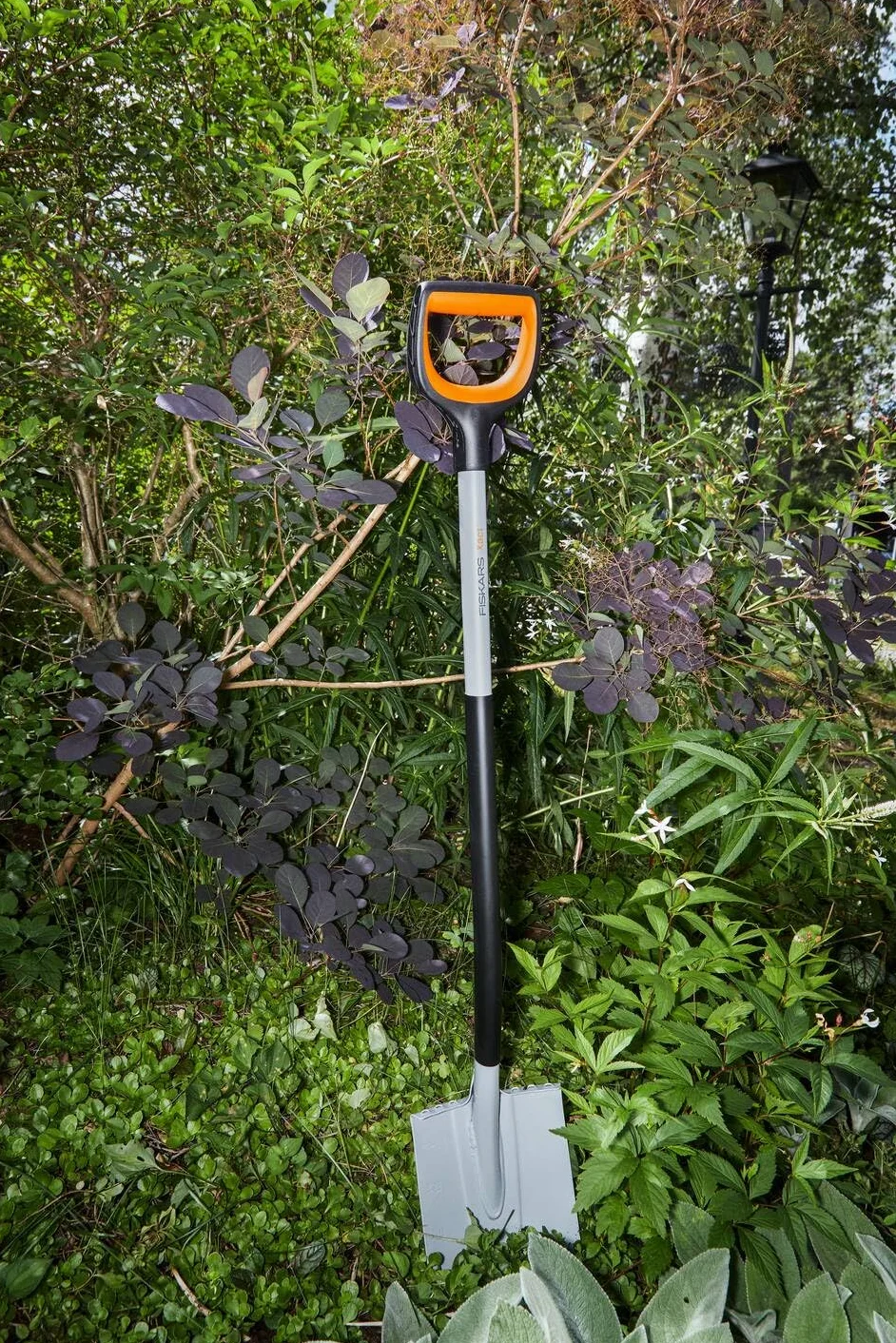 Fiskars Szpadel ogrodniczy do twardej, kamienistej ziemi, szpiczasty, długość: 120 cm, wzmocnione ostrze ze stali borowej, czarny/pomarańczowy, Xact, 1066729
