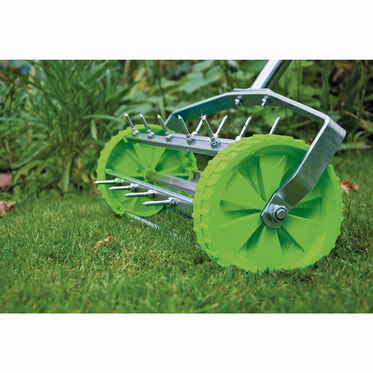 Draper Napowietrzacz do trawnika z bębnem kolczastym 450 mm - 83983 - do napowietrzania trawy ogrodowej z zębami 33 mm