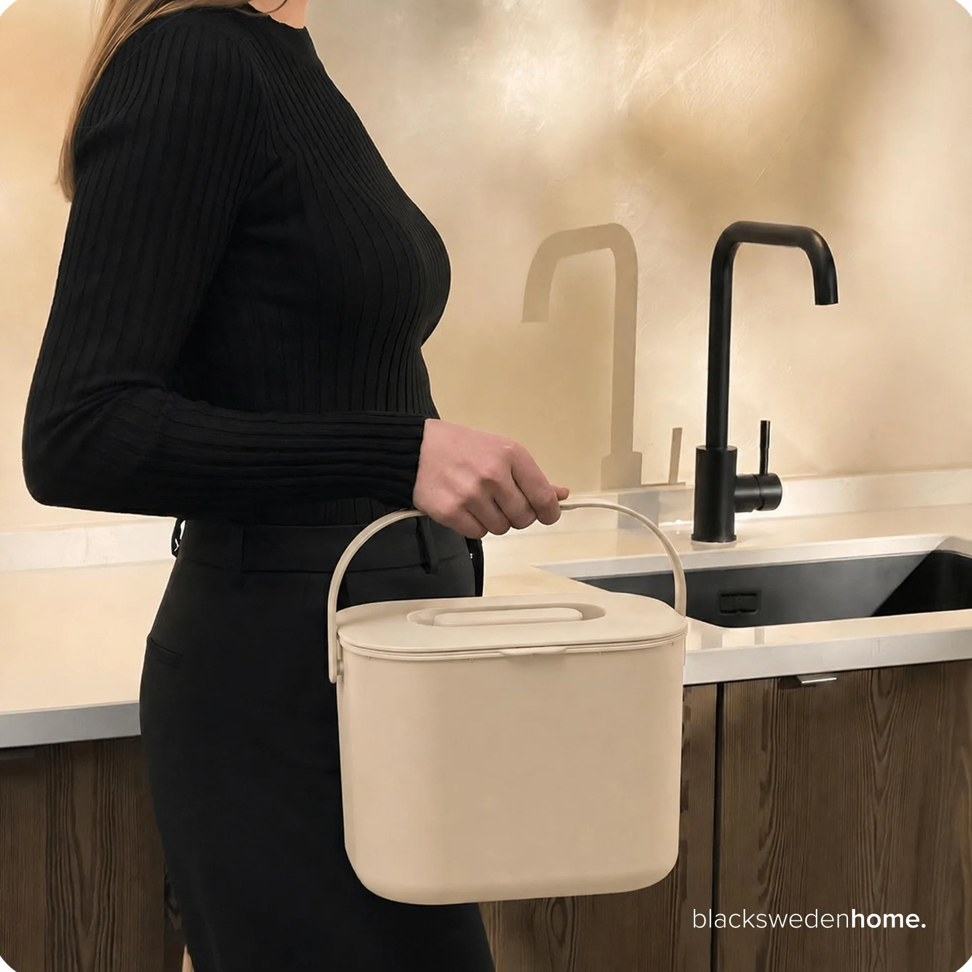 Black Sweden Home Kosz Kuchenny na Bioodpady - 7L - Designerski Kompostownik z Filtrem - Szczelny Kosz na Odpady Organiczne z Pokrywą - Beżowy