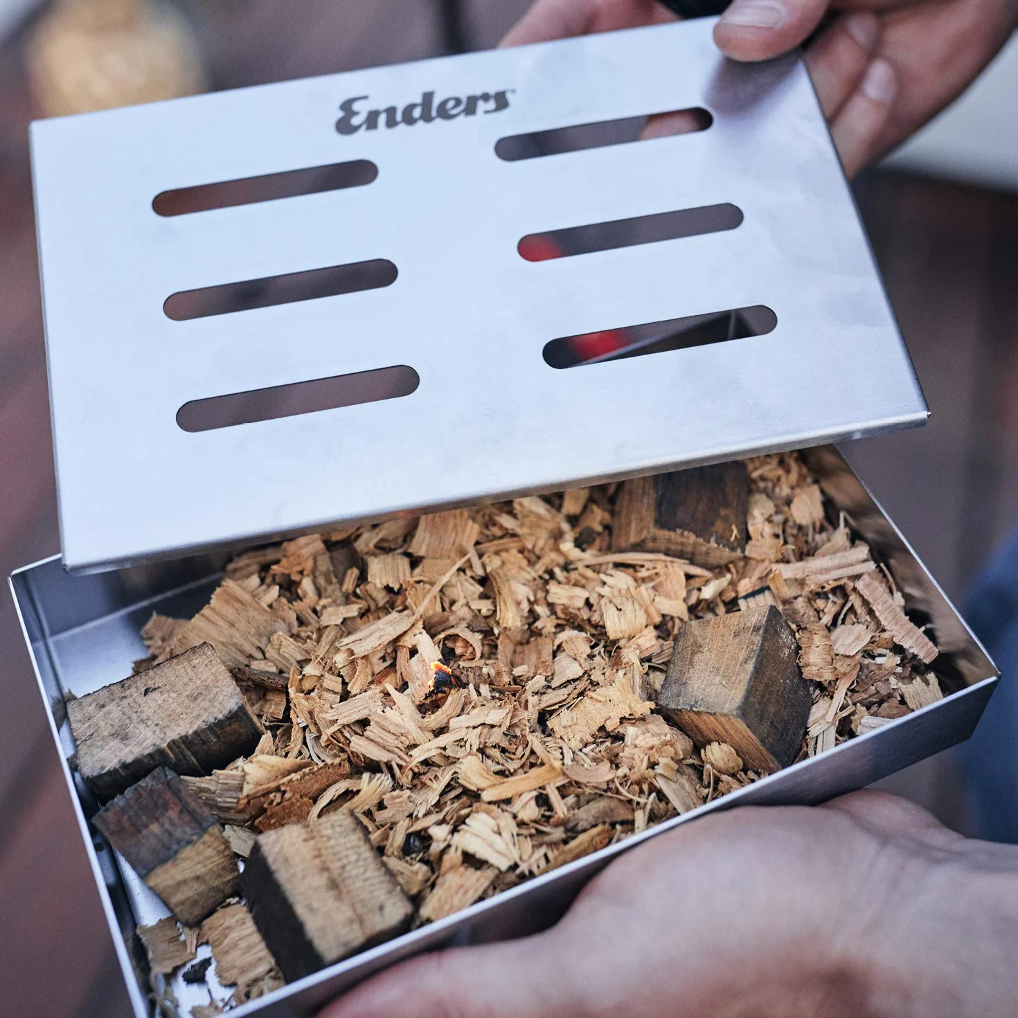 Enders Wędzarnia ze stali szlachetnej 8812 mączka wędzarnicza, zrębki wędzarnicze, pellet wędzarniczy, akcesoria do grillowania, grill gazowy BBQ, srebrna