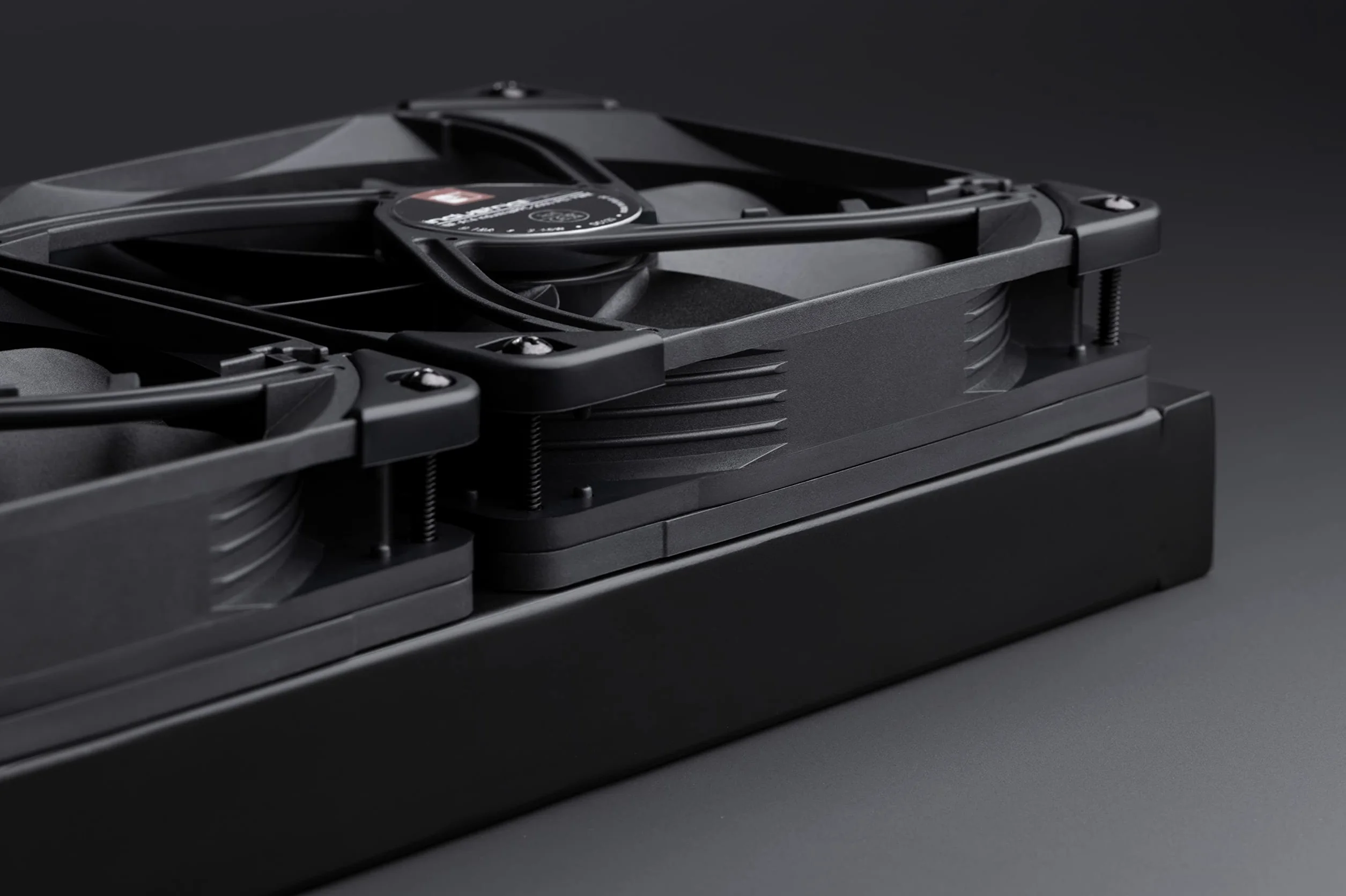 Noctua NA-IS1-14 chromax.black Sx2, Ramki Dystansowe Wlotu Powietrza dla 140-milimetrowych Wiatraków (Czarny)