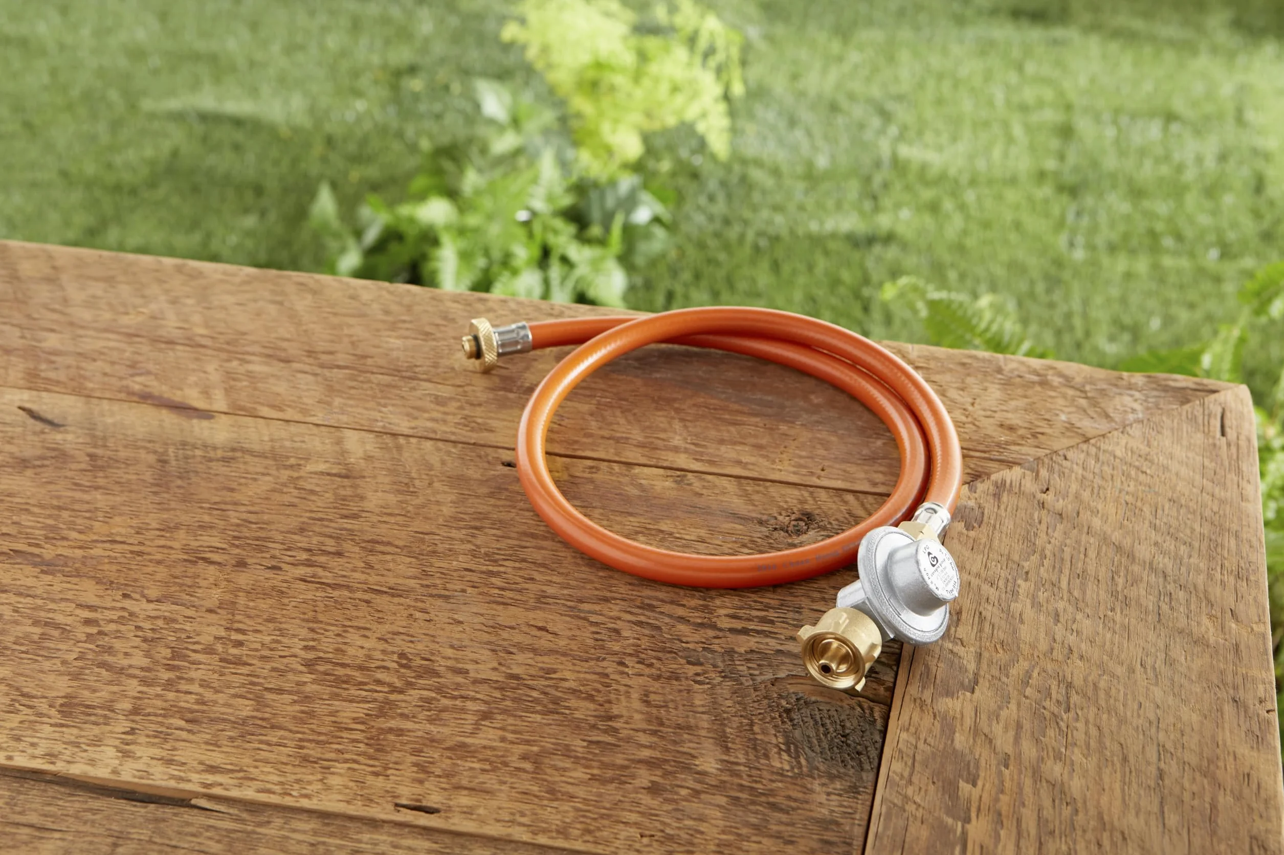 Weber Zestaw Adaptera Weber do Q100/1000, Go-Anywhere Gas i Performer Deluxe, Umożliwia Podłączenie do Butli Gazowej (Lpg), Srebrny (8475)