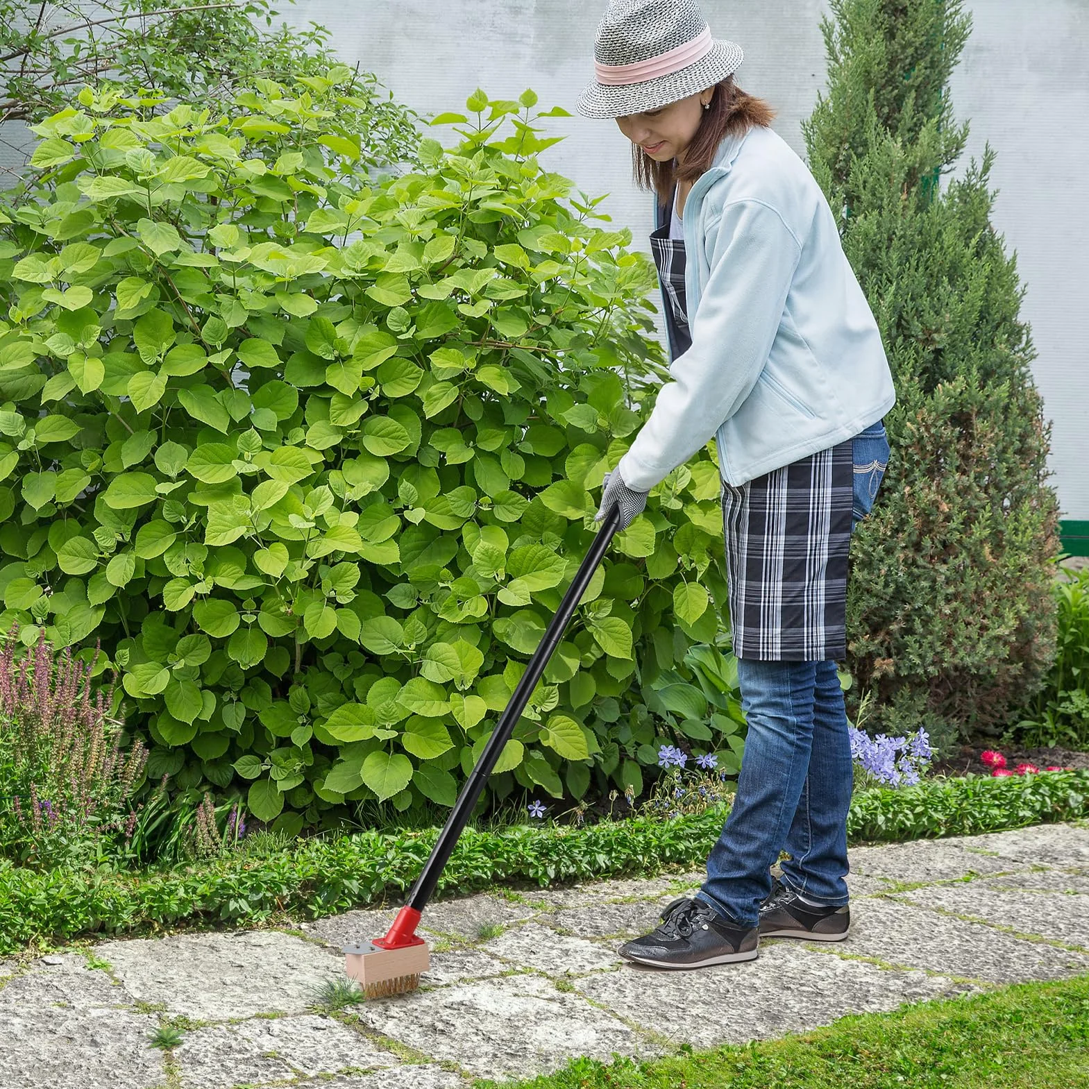 Mitclear Szczotka do Usuwania Chwastów z Długim Uchwytem 135cm, Narzędzie z Drucianą Głowicą V i Skrobakiem, 3 Głowice