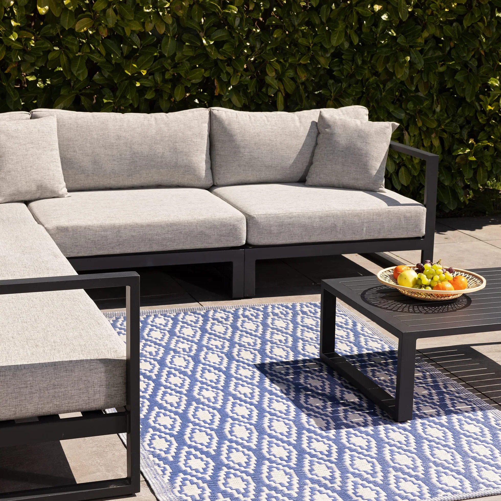 JEMIDI Dywan zewnętrzny do ogrodu, 120 x 180 cm, dywan na patio lub taras, odporna na warunki atmosferyczne, z geometrycznym wzorem diamentowym, ciemnoniebieski