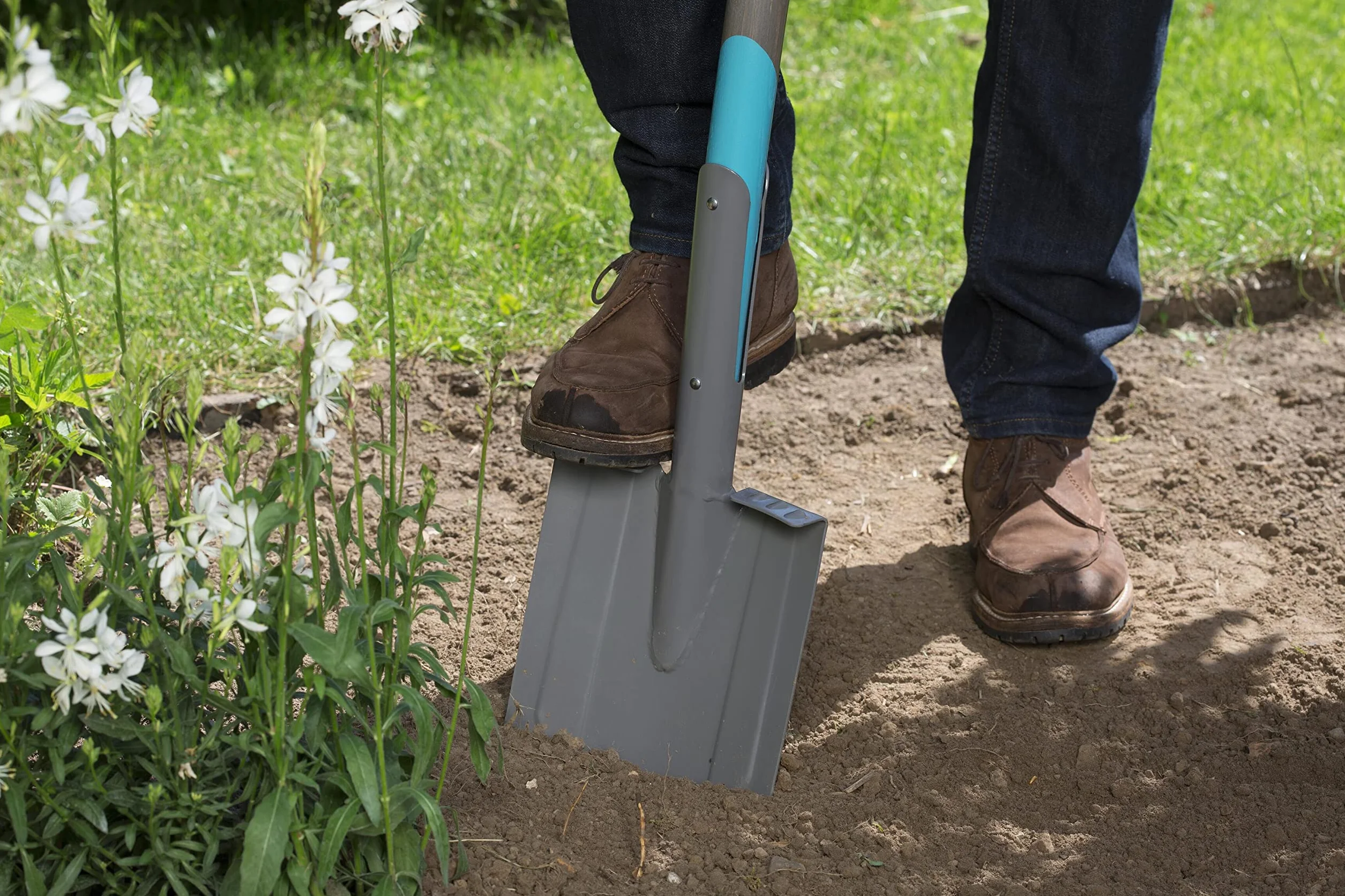 Gardena szpadel ostry NatureLine: szpadel ogrodowy z powłoką, do kopania i wykopywania, trzonek z drewna jesionowego z certyfikatem FSC, uchwyt w kształcie D (17001-20)