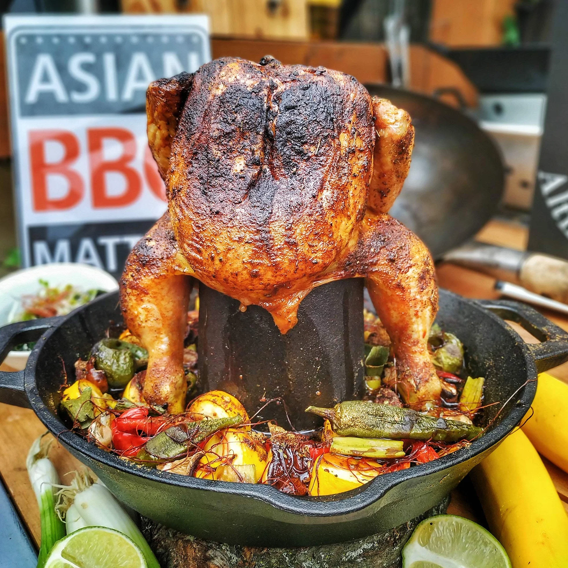 BBQ-Toro Gusseisen Hähnchenbräter Ø 28 cm Aroma-Kegel Geflügelbräter Chicken Roaster