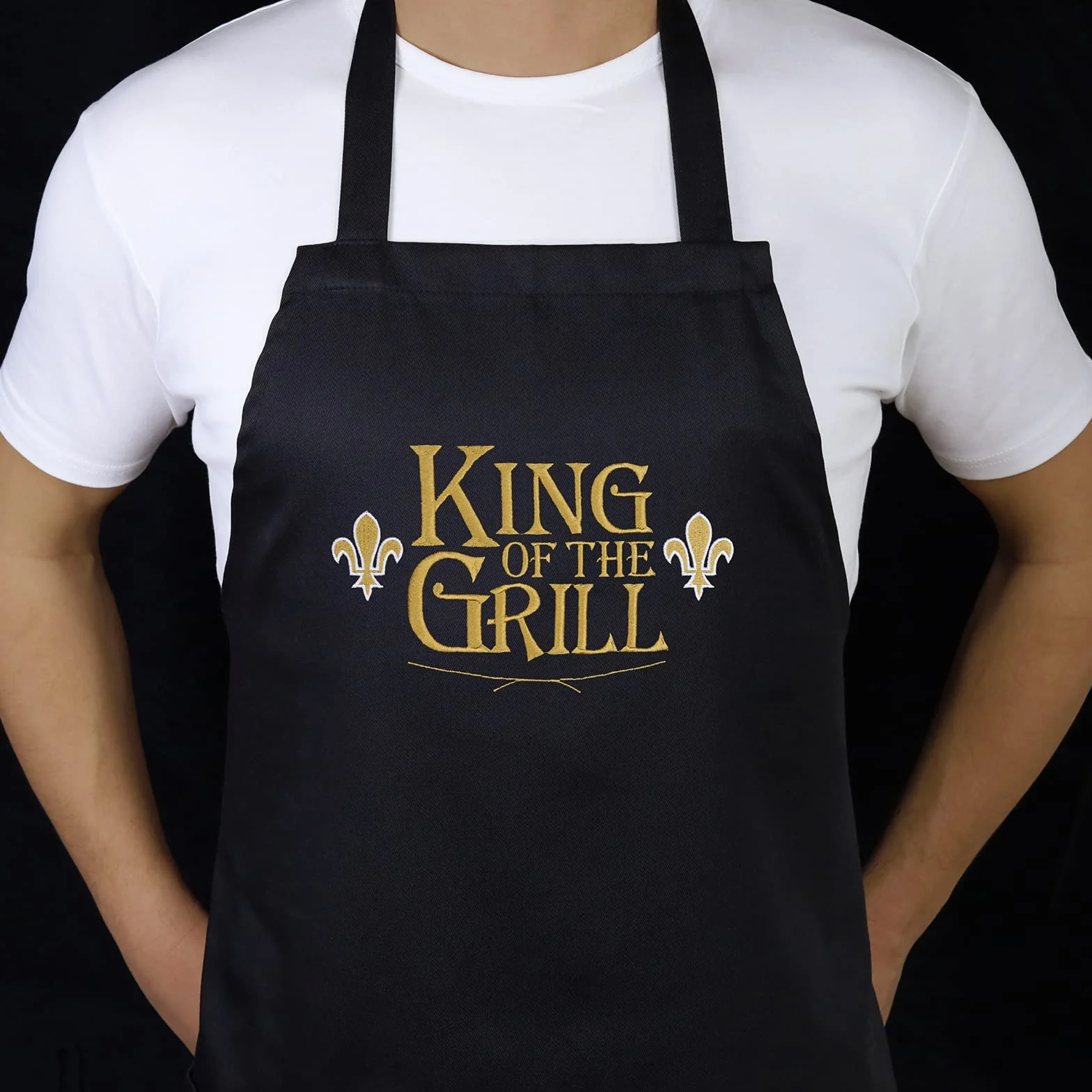EXPRESS-STICKEREI Fartuch do grillowania z napisem "KING OF THE GRILL" – fartuch męski z możliwością regulacji fartucha kucharskiego z kieszenią, fartuch kuchenny dla mężczyzn – prezent na Dzień Ojca / dziadka, czarny, jeden rozmiar