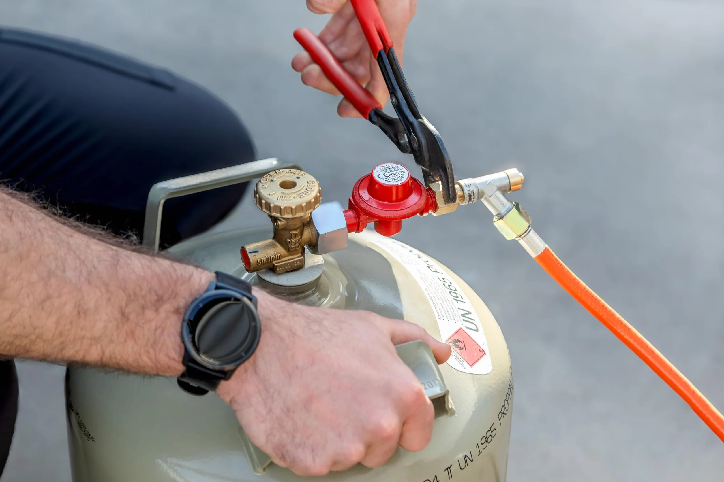 Rothenberger Industrial 030925E Regulator na Propan, do Wypalania, Wypalania Chwastów z Przyłączem 3/8", Butelki 5 i 11 Kg