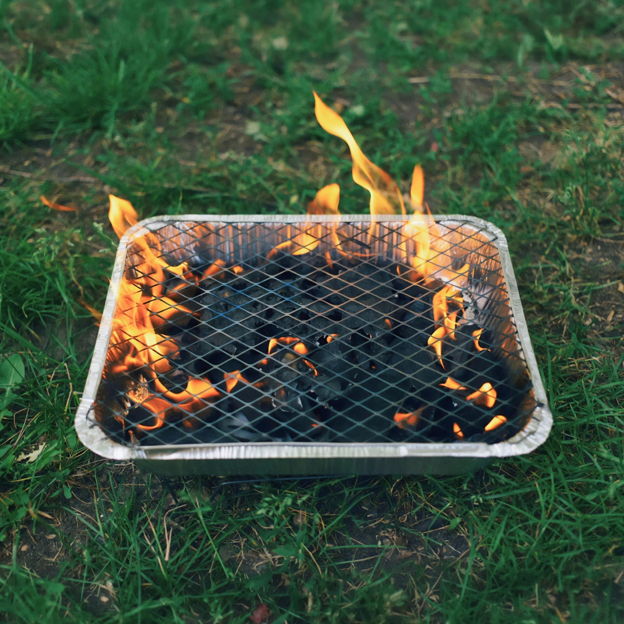 Grill Jednorazowy BBQ Turystyczny 31x24x5 cm