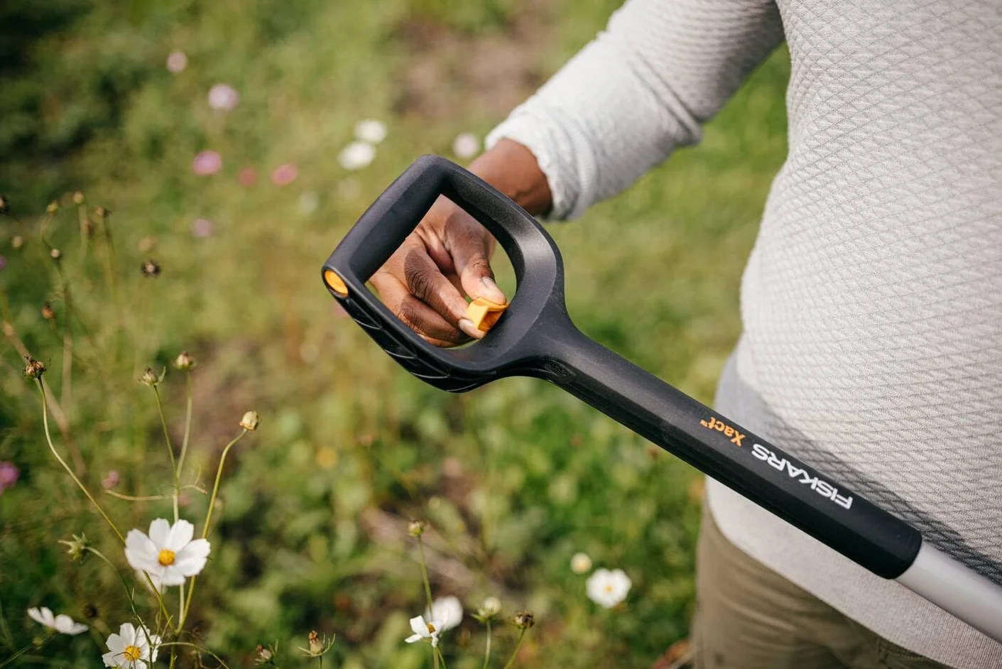 Fiskars Szpadel teleskopowy do twardych, kamienistych gleb, z 4 zębami, długość od 1,10 m do 1,30 m, stal borowa, czarny/srebrny, SmartFit, 1070717