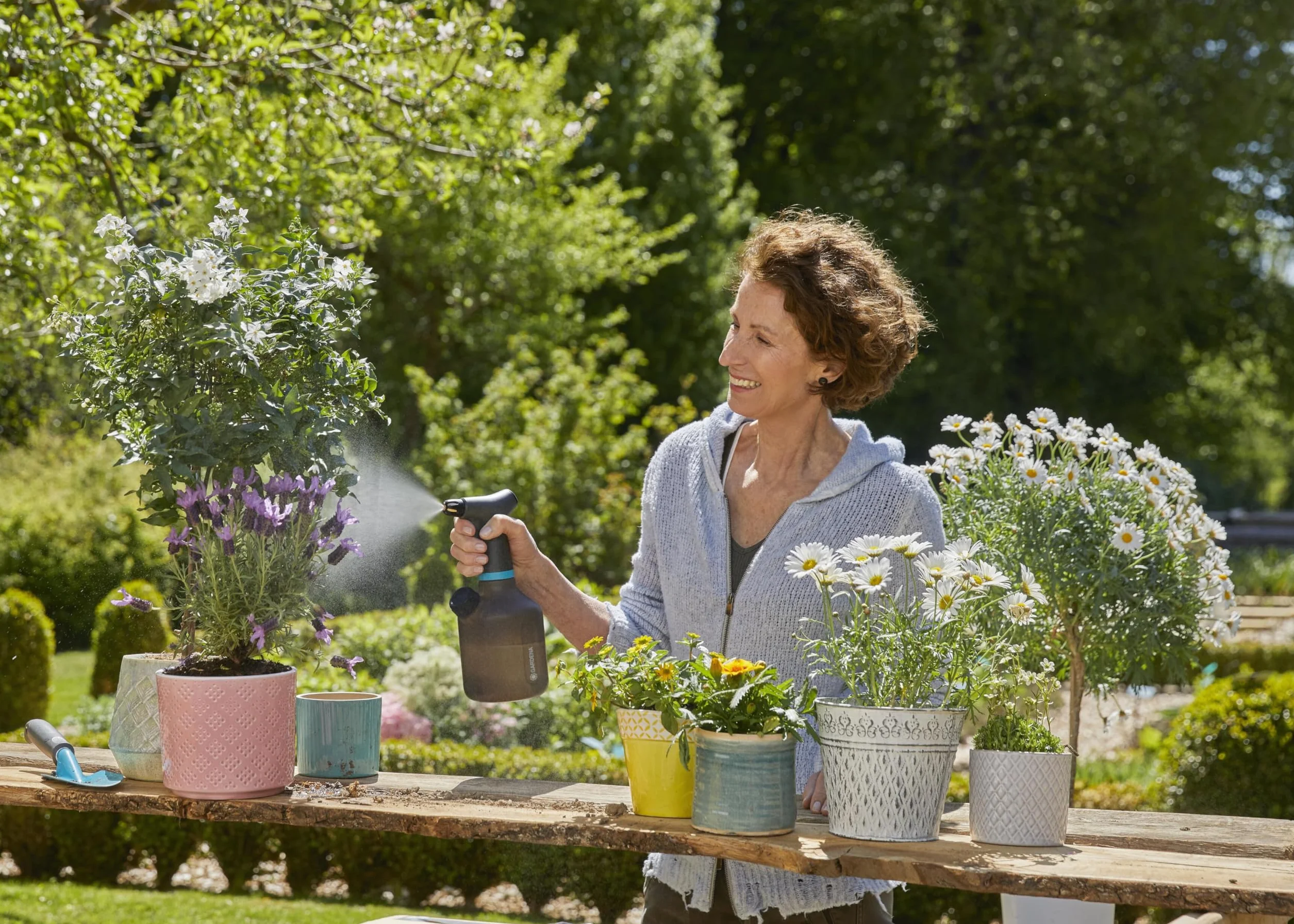 Gardena opryskiwacz z pompką 1 l EasyPump: Opryskiwacz z pompką z funkcją 360°, dysza mosiężna, duży otwór, przezroczysta konstrukcja, zintegrowana pokrywka dozująca, ze wskaźnikiem poziomu (11114-20)