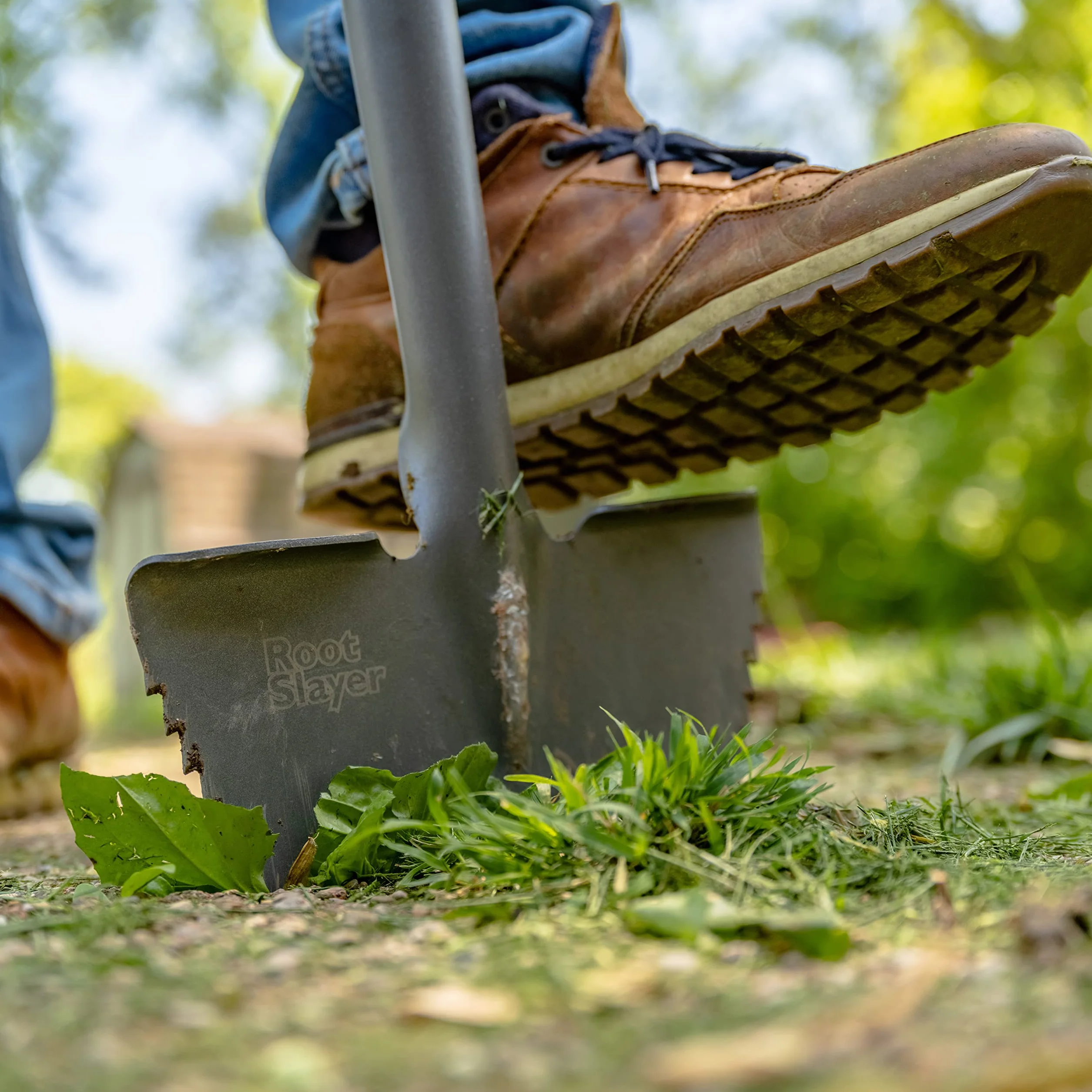 Radius Garden 22611 Pogromca Root Slayer Ergonomiczna obcinarka do trawników ze stali węglowej