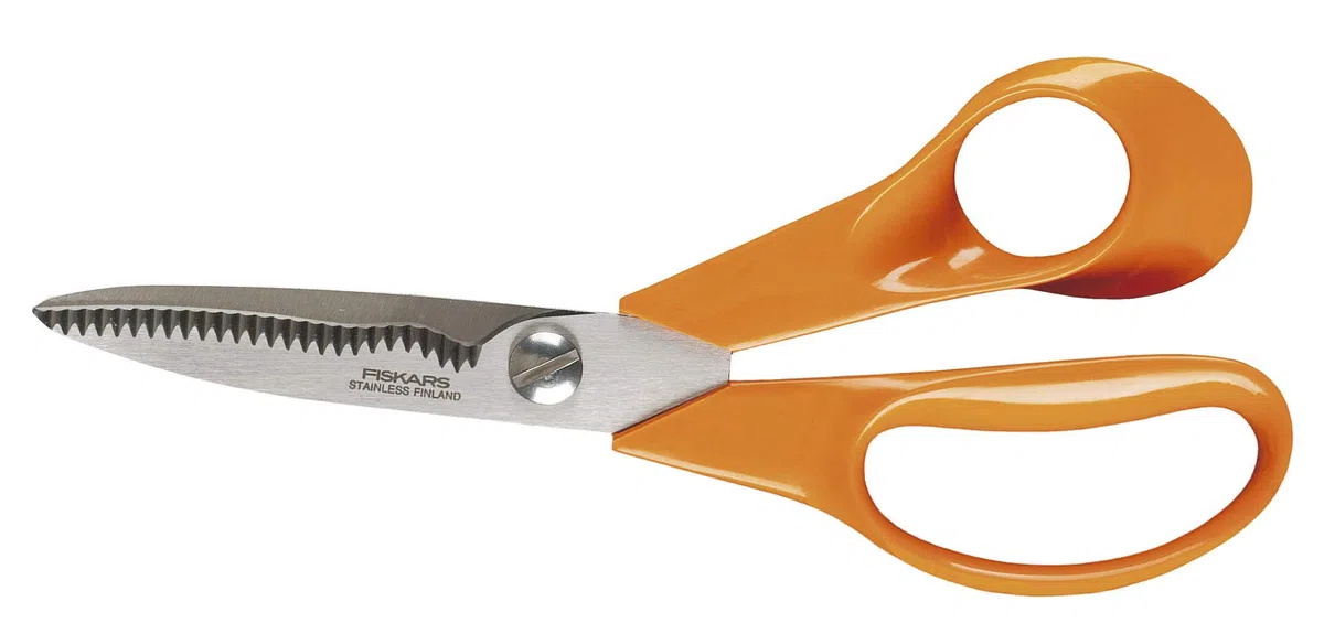 Fiskars Nożyczki uniwersalne z ząbkowanym ostrzem, Długość: 18 cm, Ostrze ze stali nierdzewnej/ trzonek z tworzywa sztucznego, Pomarańczowy, Klasyczny, S92, 1000555
