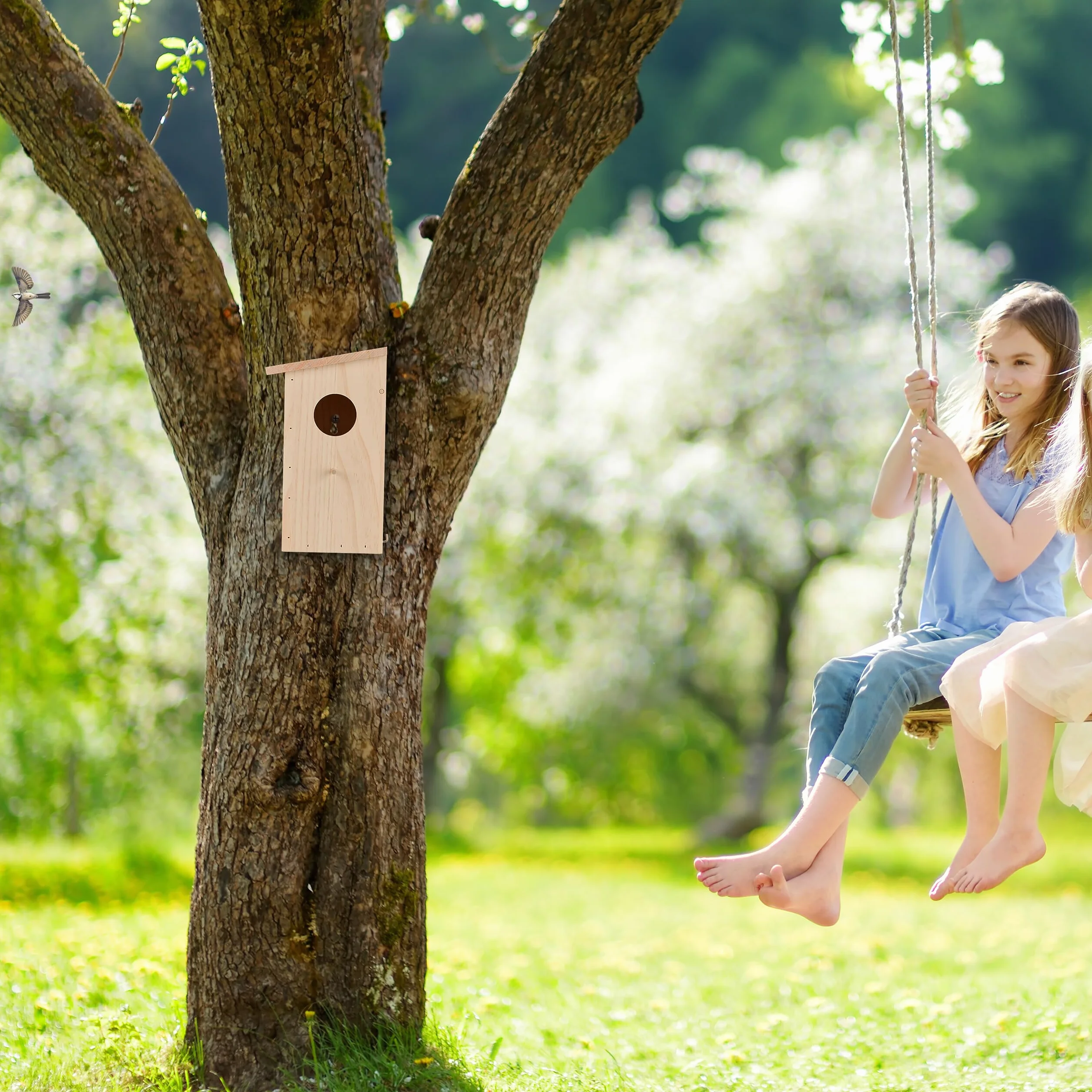 Relaxdays Budka lęgowa dla sikorki i czerwonogona ogrodowego, otwierana, naturalne drewno, domek dla ptaków do zawieszenia, naturalny