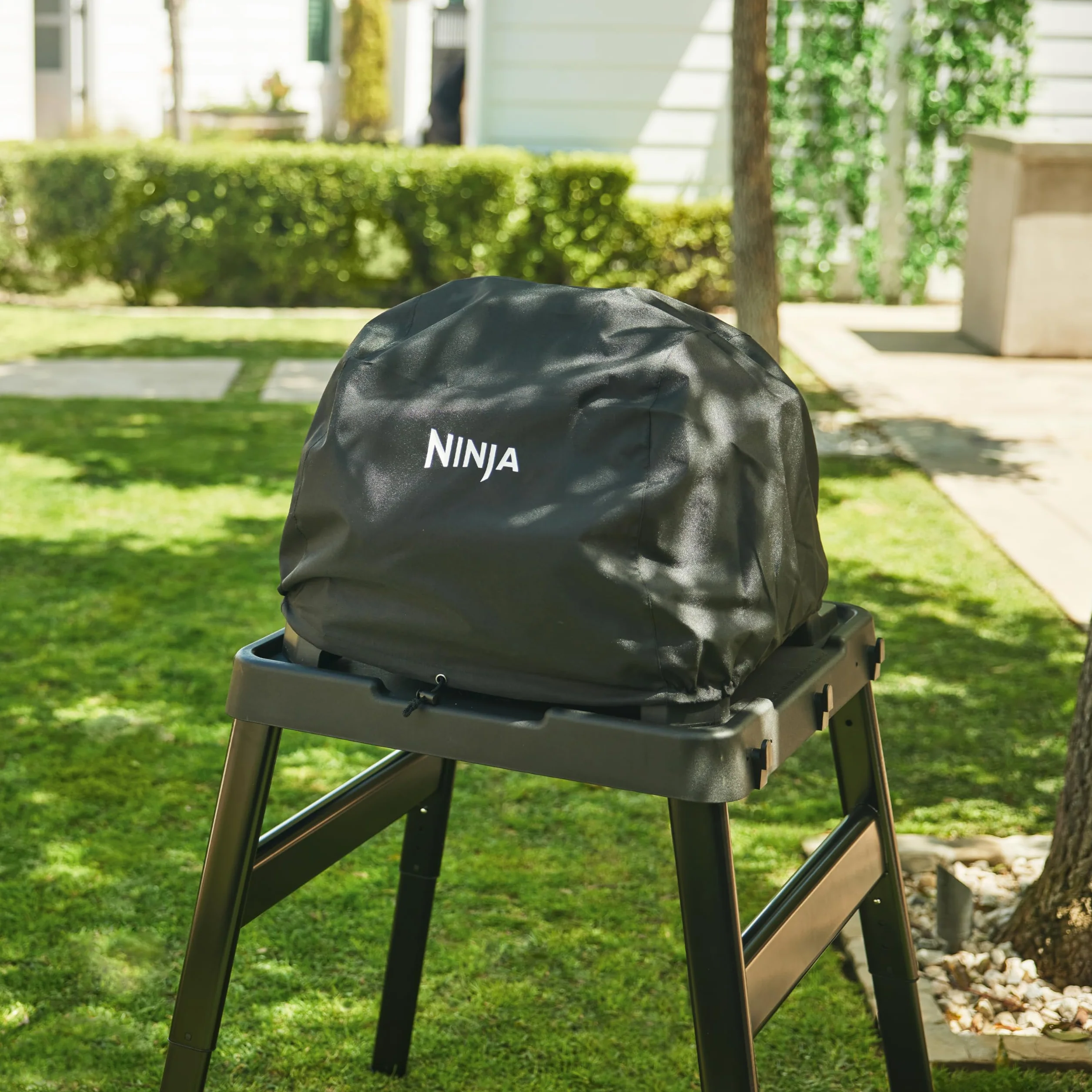 Ninja Woodfire XL pokrowiec na grilla, odporny na warunki atmosferyczne, ze sznurkiem, oficjalne akcesorium, kompatybilny z Ninja Woodfire XL BBQ Grill OG850 / OG901, czarny, XSKOGXLCVREU