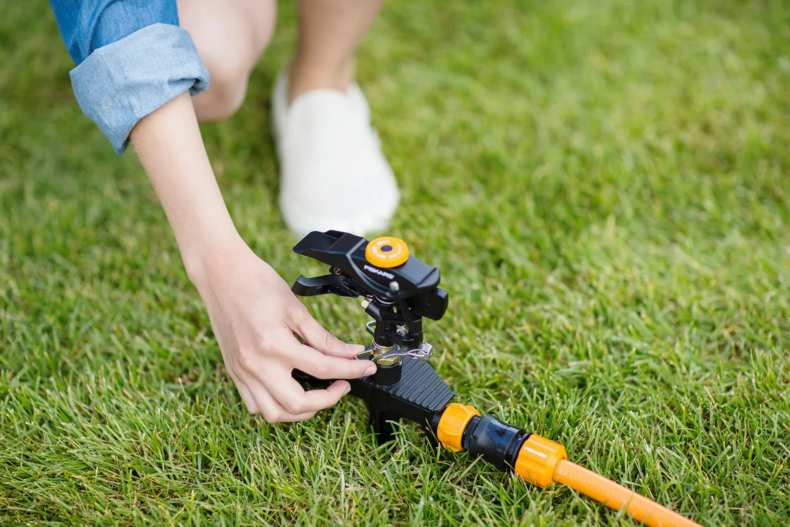 Fiskars Zraszacz pulsacyjny XL, Regulowane obroty, strumień i obszar nawadniania, Uniwersalny rozmiar, Obszar nawadniania o ø do 26 m, 466 g, Czarny/pomarańczowy, 1023658