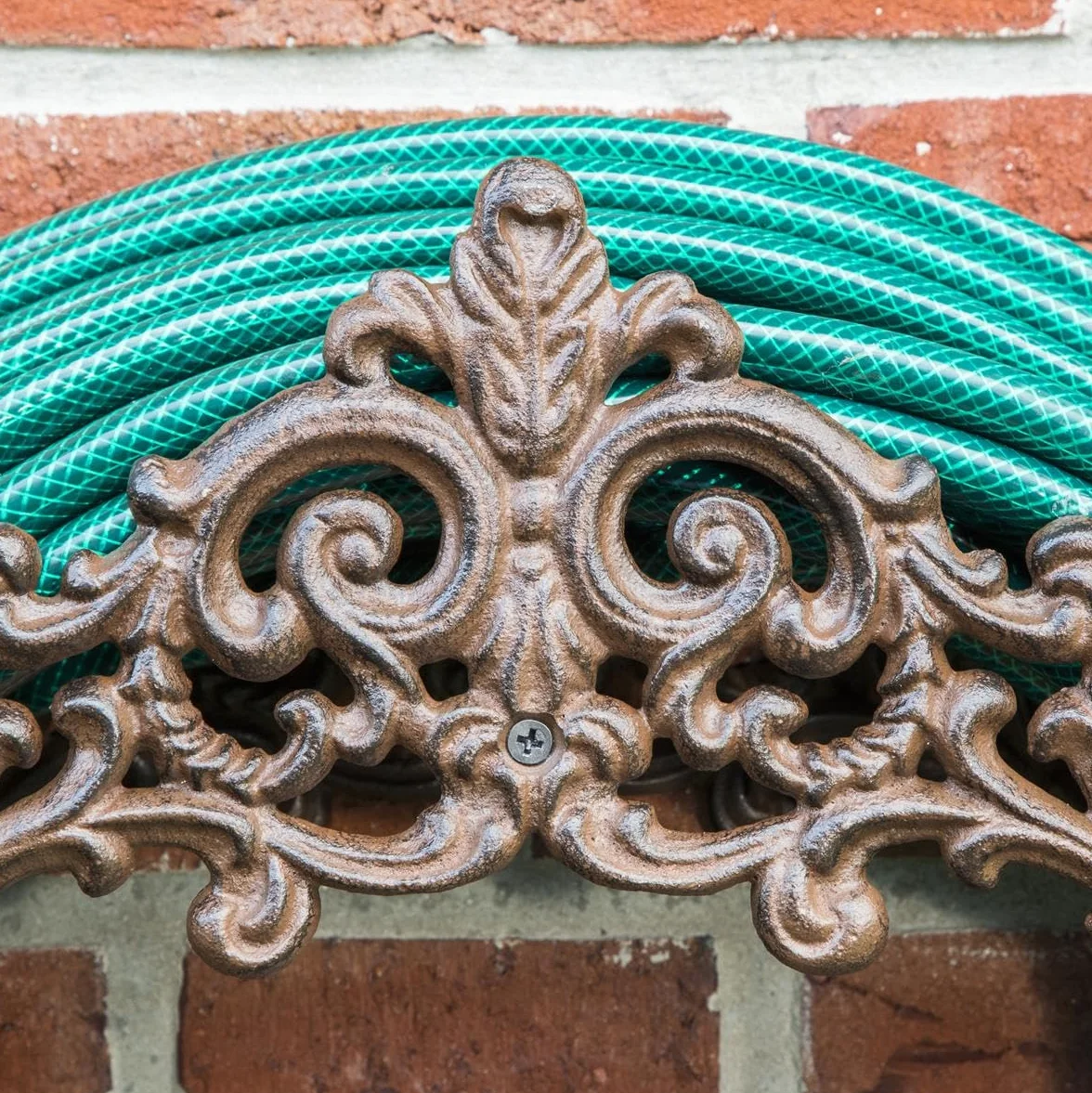 Uchwyt na wąż ogrodowy do zawieszenia żeliwny uchwyt na wąż ścienny dekoracyjny uchwyt ścienny do przechowywania węża do zawieszenia węża wytrzymały system porządkowania do ogrodu na taras ok. 27,7 x