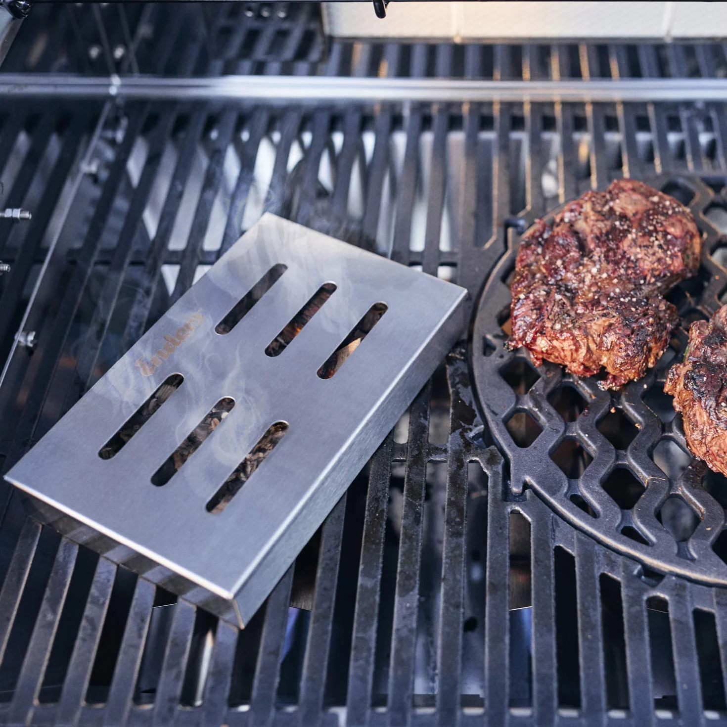 Enders Wędzarnia ze stali szlachetnej 8812 mączka wędzarnicza, zrębki wędzarnicze, pellet wędzarniczy, akcesoria do grillowania, grill gazowy BBQ, srebrna