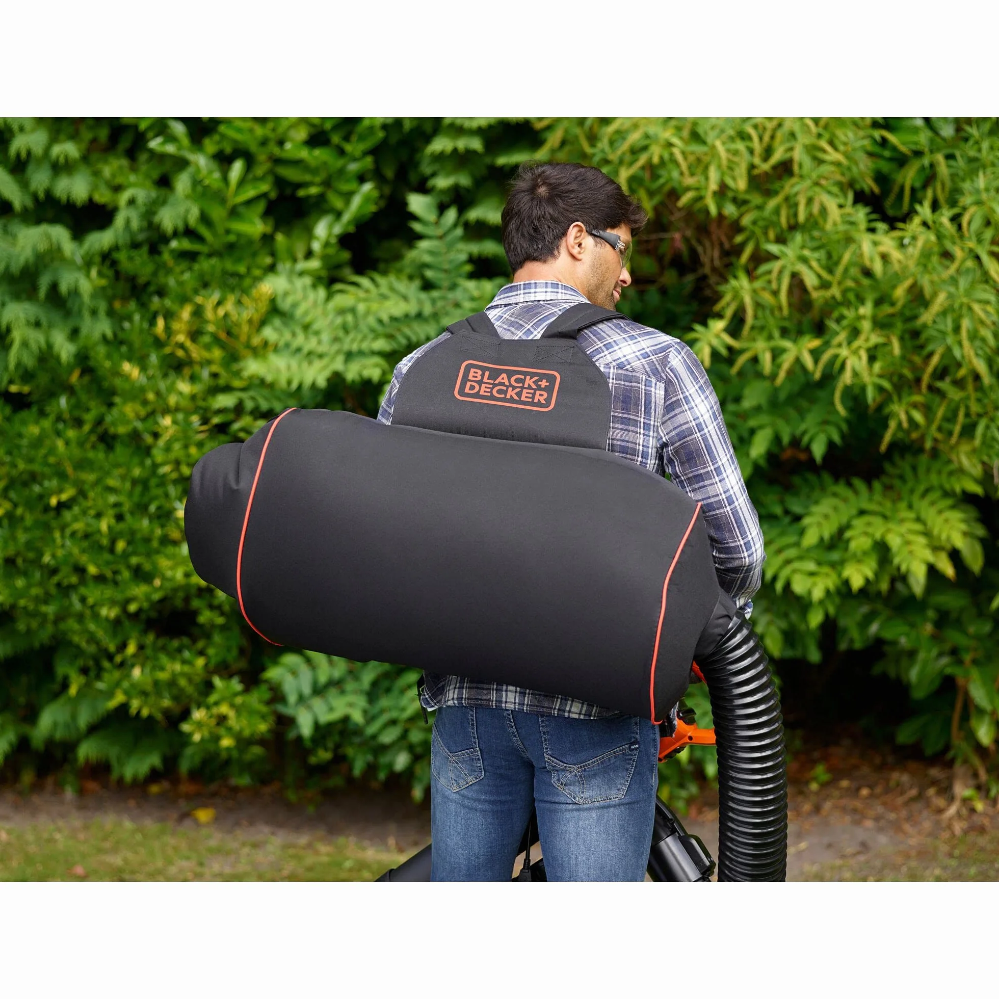 Black & Decker Elektryczny Odkurzacz do Liści 3 W 1, Odkurzacz, Dmuchawa I Rozdrabniacz do Liści, 3000 W, Plecak na Liście o Pojemności 72L oraz Grabie, BEBLV301