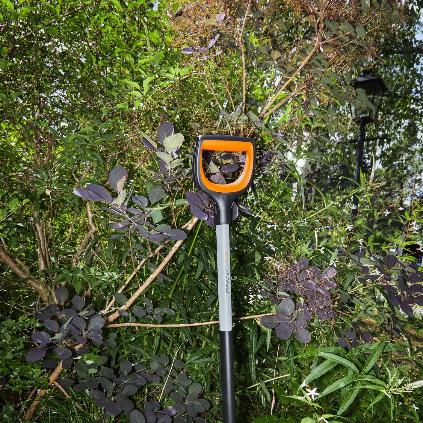 Fiskars Szpadel ogrodniczy do twardej, kamienistej ziemi, szpiczasty, długość: 120 cm, wzmocnione ostrze ze stali borowej, czarny/pomarańczowy, Xact, 1066729