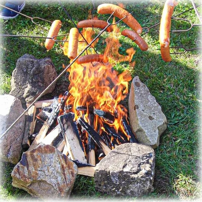 Widelec do grilla 100 cm lakierowany na czarno z drewnianym uchwytem