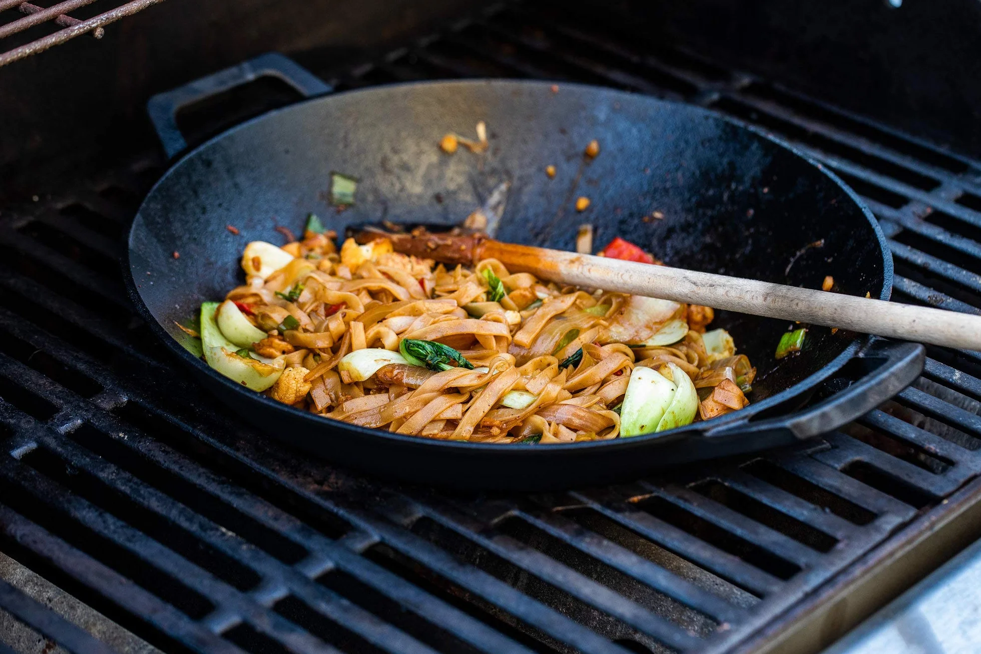 BBQ-Toro Wok żeliwna I Ø 35,5 cm I Patelnia wokowa, patelnia żeliwna I kompatybilna z indukcją