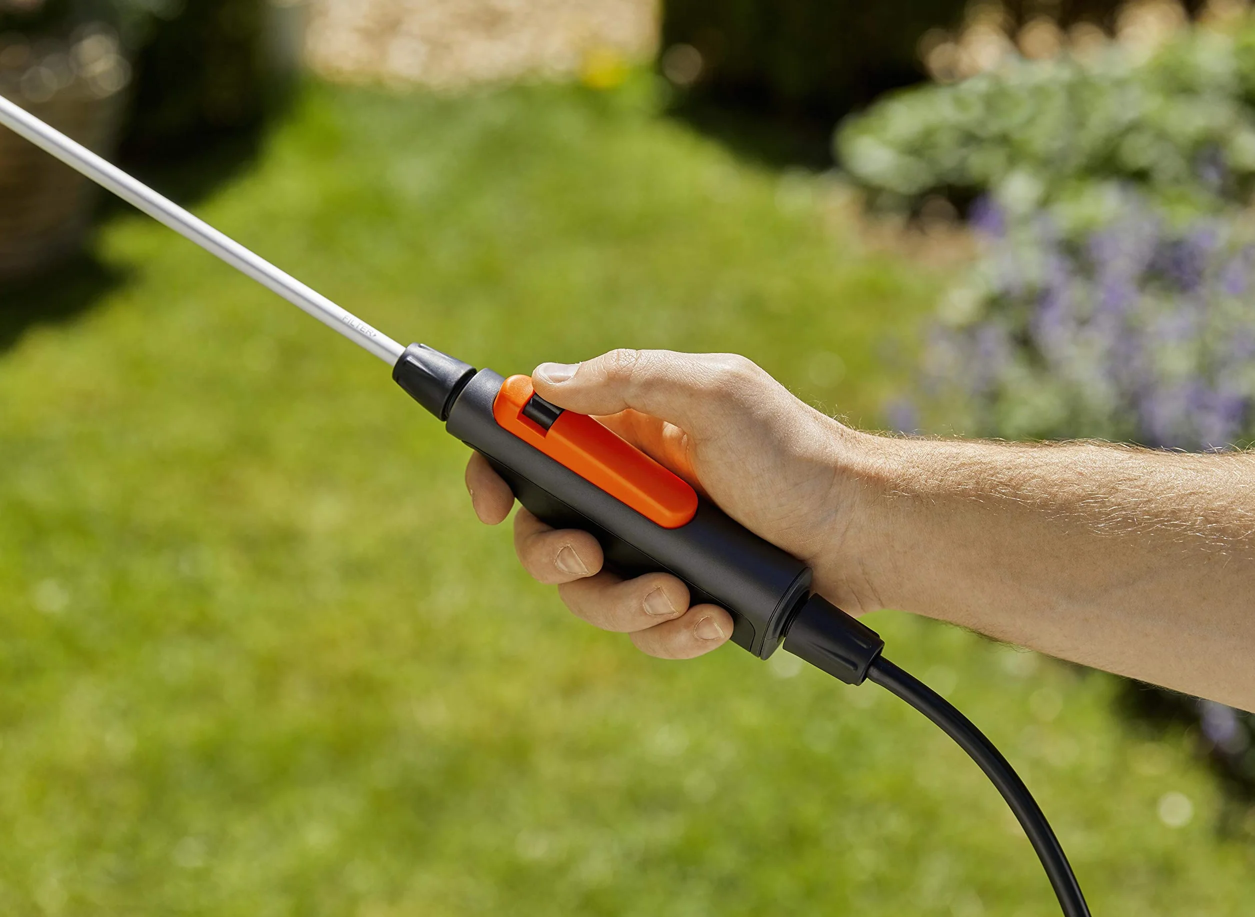 Gardena opryskiwacz ciśnieniowy 5 l Plus: Opryskiwacz ciśnieniowy ze stopniem, lancą teleskopową z funkcją blokady, paskiem do noszenia i ochroną dyszy, kątowa dysza mosiężna (11138-20)