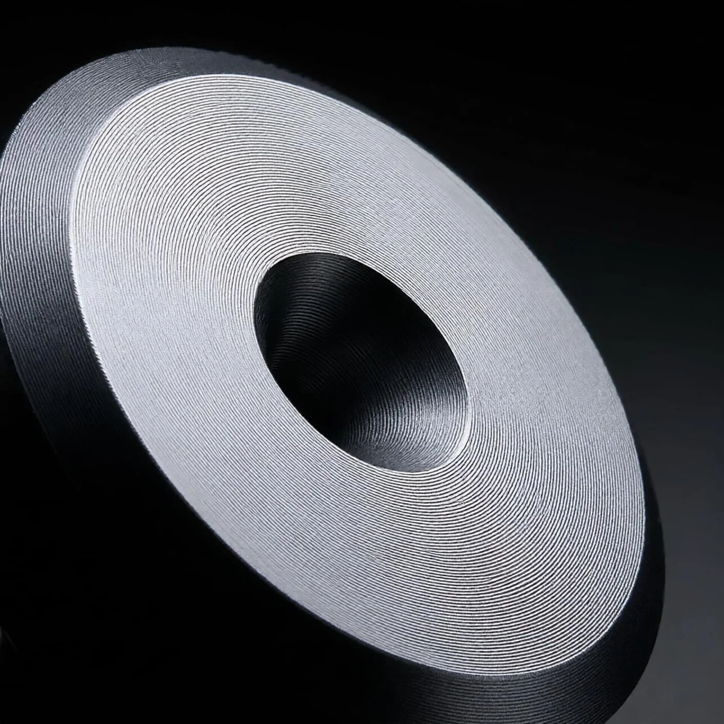 PrecisionGeek Kolce głośnikowe M8 z podkładkami izolacyjnymi 20 mm, zestaw 4 kolców + 4 podkładki, anodowane aluminium, szare, głośniki HiFi, stojaki AV, subwoofery i sprzęt audio, nóżki