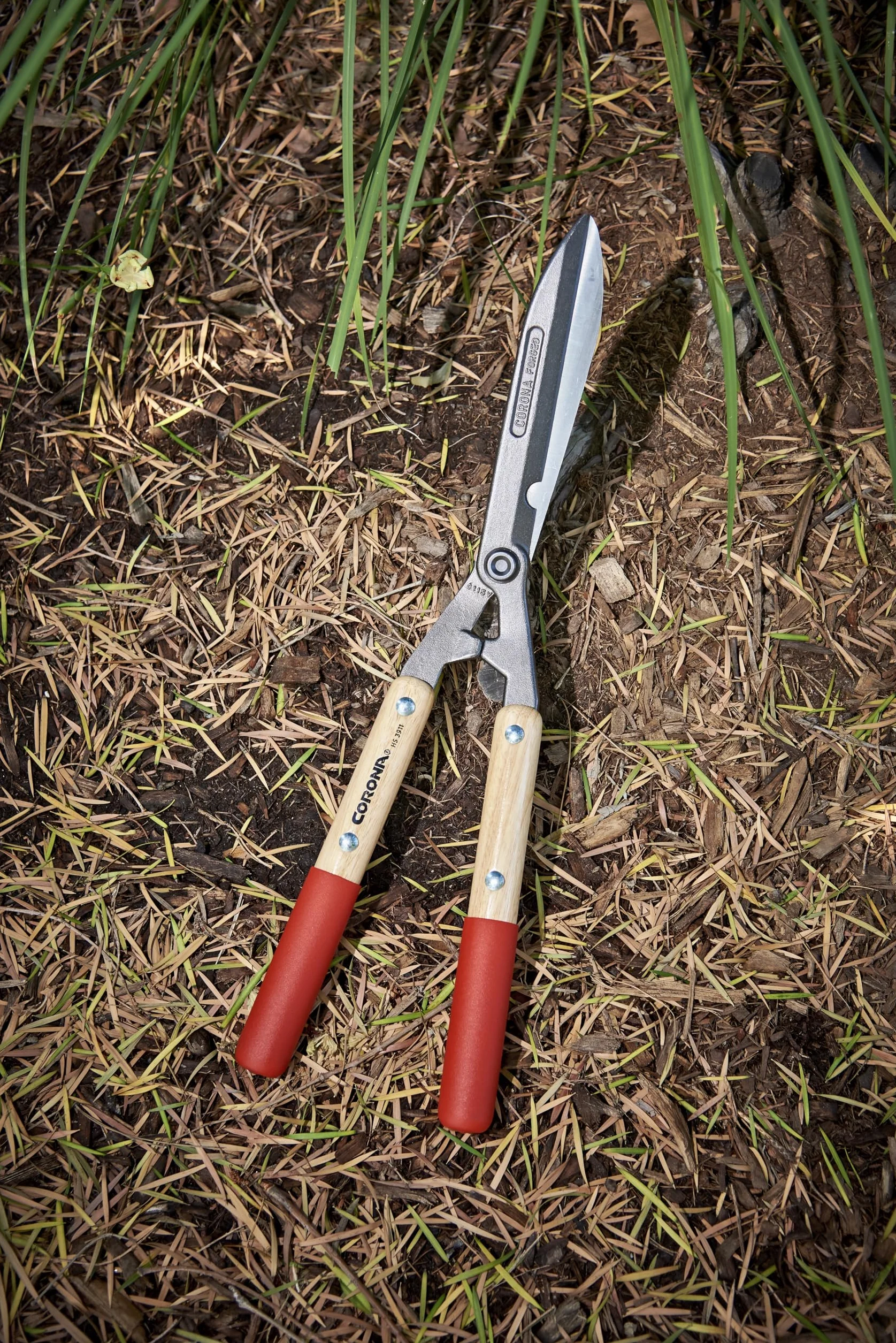 Corona HS 3911 Forged Hedge Shear, 8-1/4-Inch Blade