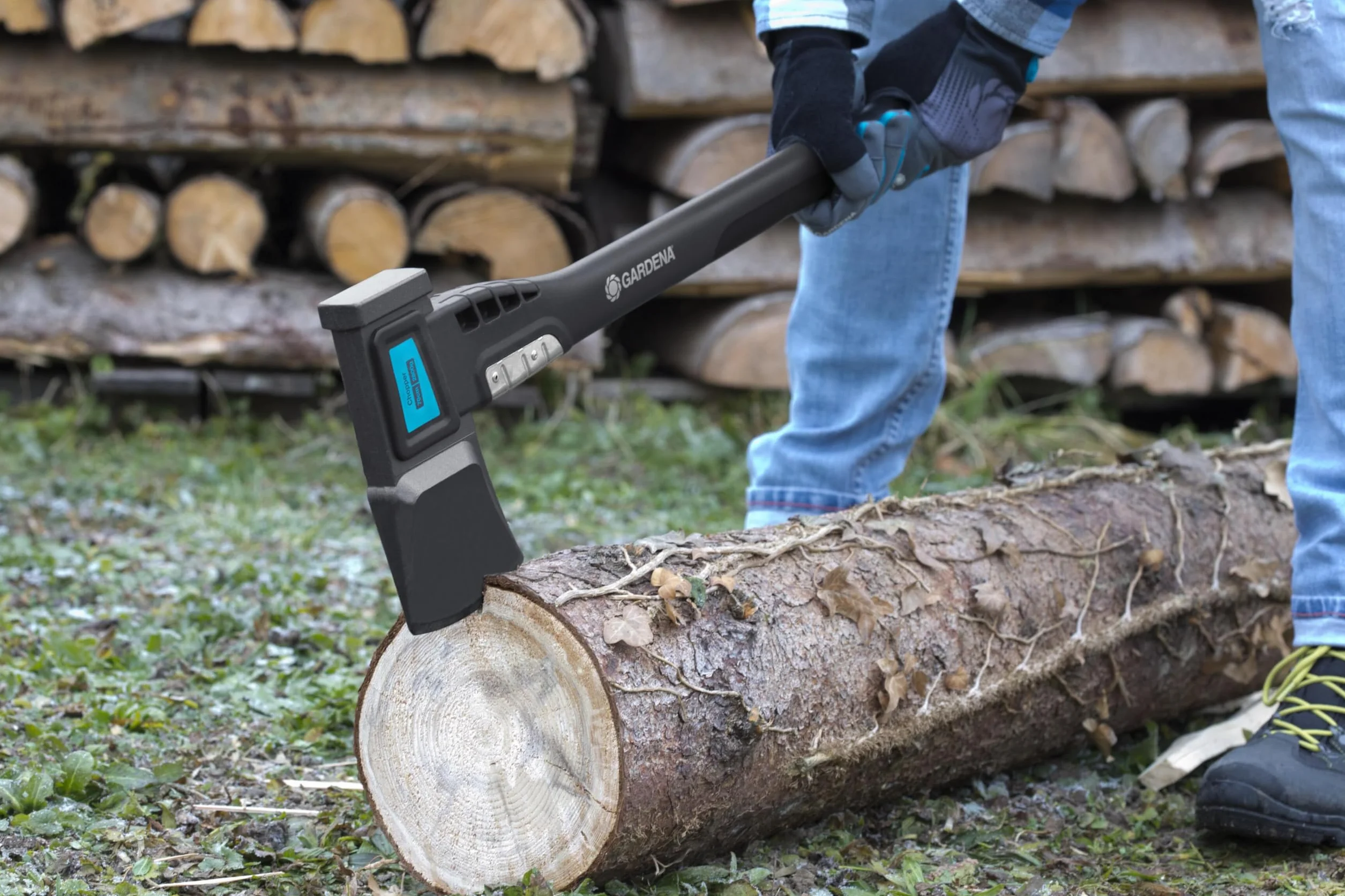 Gardena siekiera rozłupująca 2800 S: uniwersalna siekiera do różnych prac związanych z drewnem, powłoka antyadhezyjna, nakładka ochronna ze stali nierdzewnej, funkcja młotka, 70 cm (8719-48)