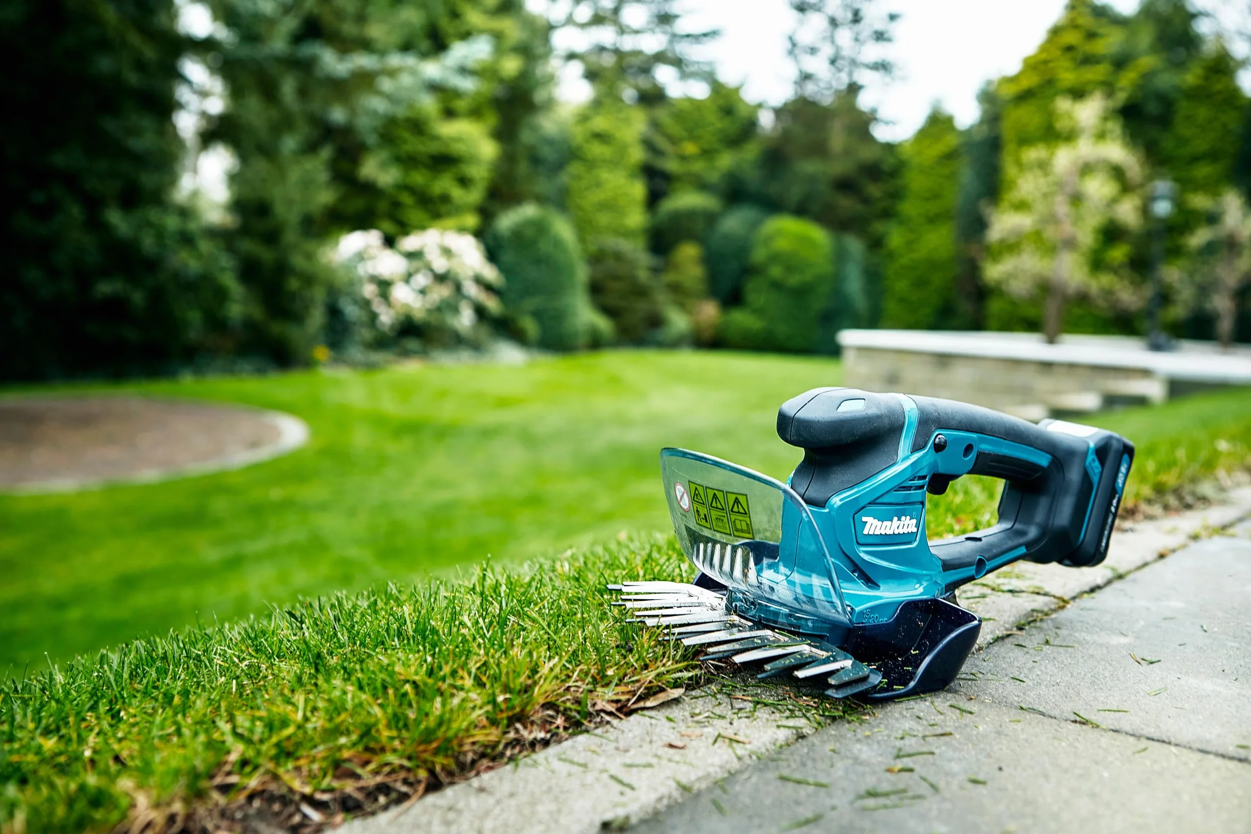 Makita UM600DZX akumulatorowy trymer do trawy/krzewów (12 V, bez akumulatora, bez ładowarki)