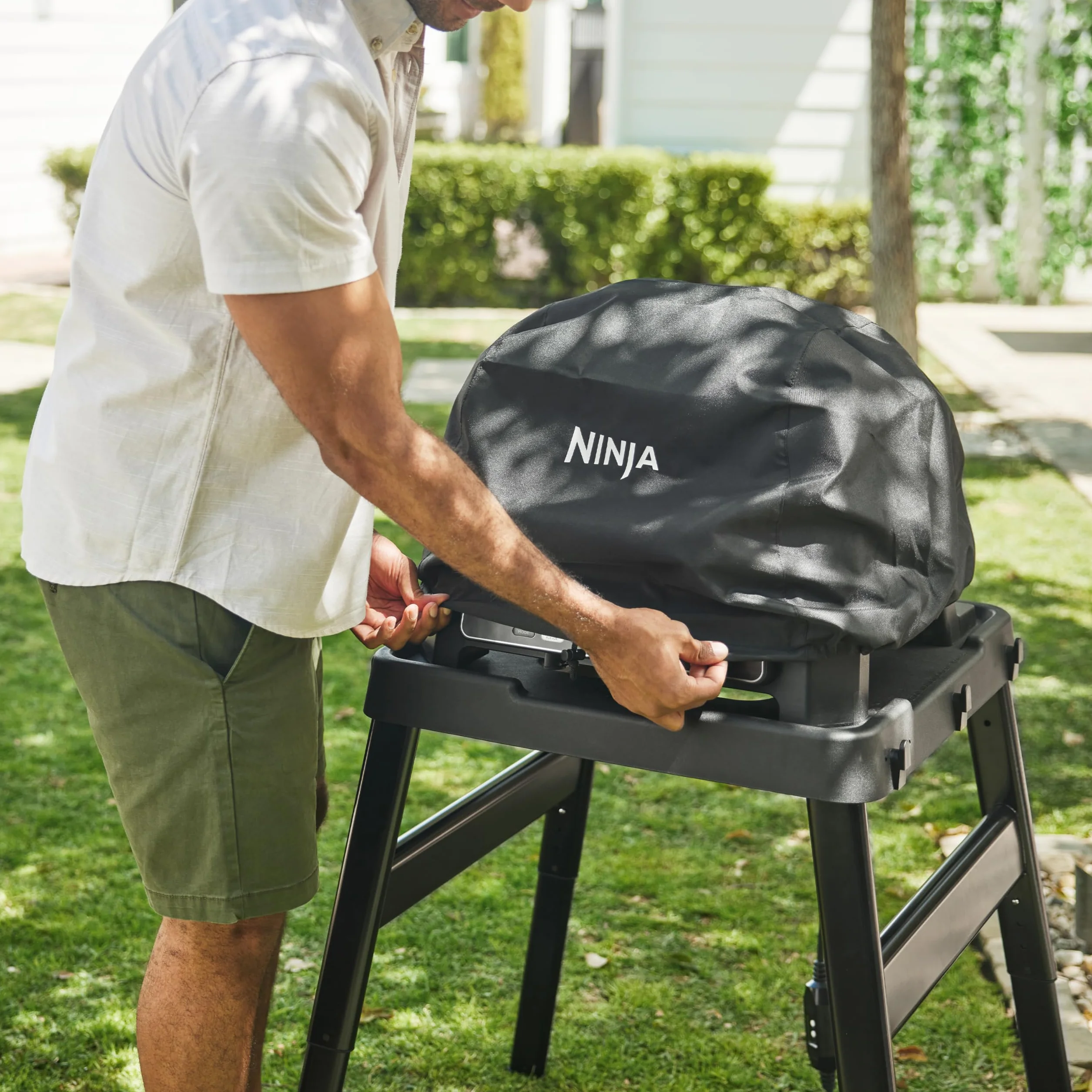Ninja Woodfire XL pokrowiec na grilla, odporny na warunki atmosferyczne, ze sznurkiem, oficjalne akcesorium, kompatybilny z Ninja Woodfire XL BBQ Grill OG850 / OG901, czarny, XSKOGXLCVREU
