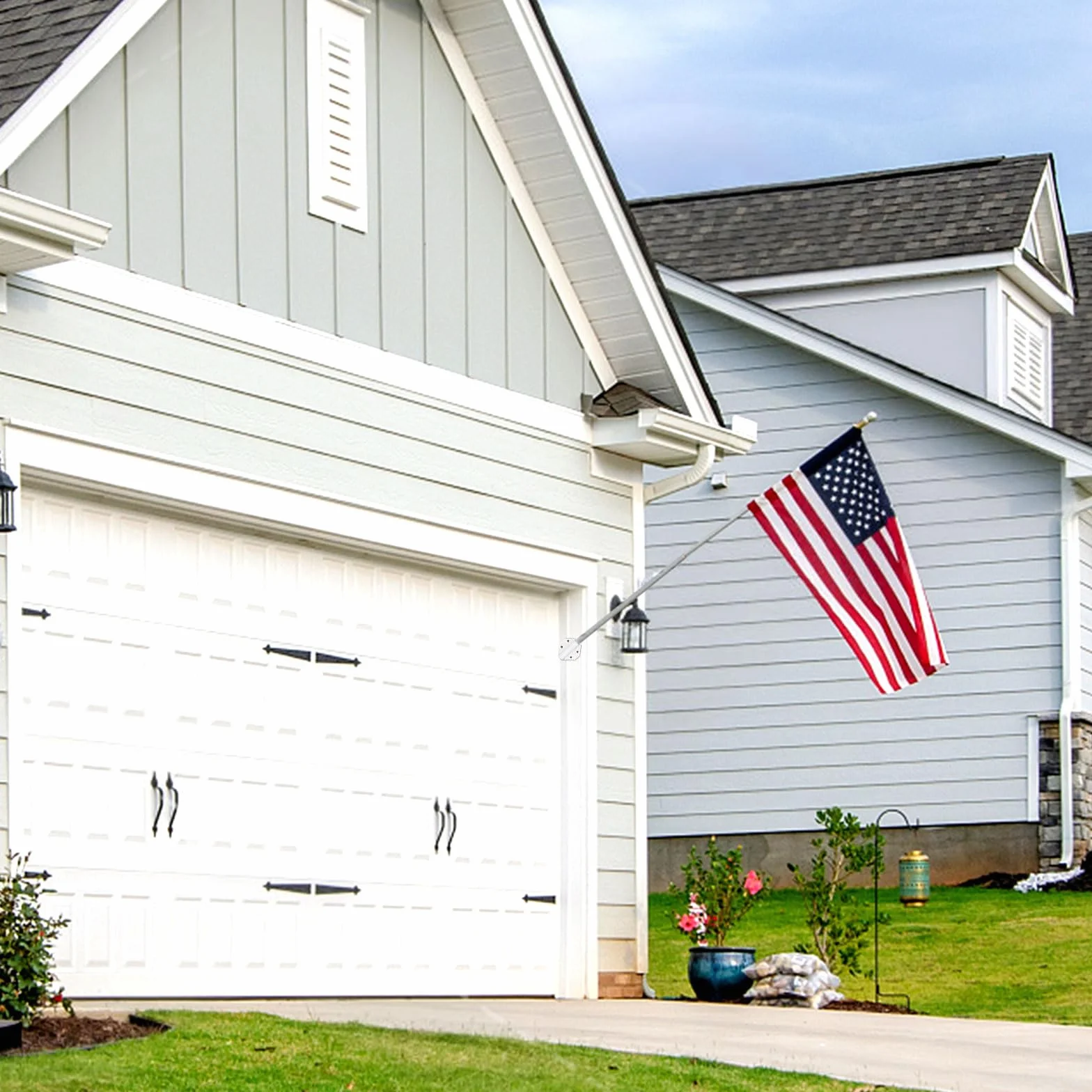 Uchwyt na Maszt Flagowy Montowany z Boku, Zewnetrzny Zestaw Uchwytów Maszt Flagowy ze Srubami i Rurami Rozpreznymi Uchwyt na Maszt Flagowy Montowany Zewnatrz do Sciany Ganku Domu i Podwórka