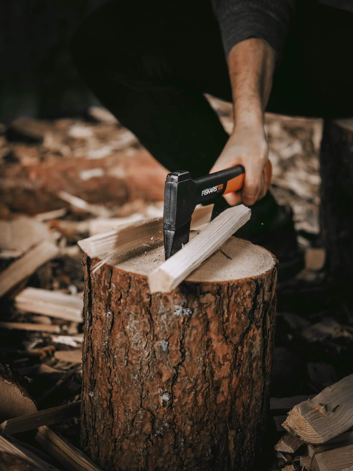 Fiskars X-Series Zestaw Siekiery z Ostrzałką, Czarny/Pomarańczowy, X7-XS