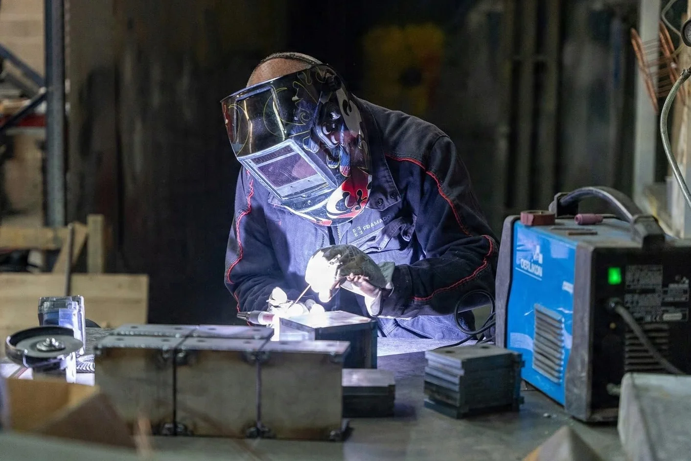 Naścienna Półka na Rośliny - Wiszący Stojak na Kwiaty - Wykonany z Metalu - Nowoczesny Dekor Ścienny do Salonu, Pokoju Nastolatka, Sypialni, Kuchni - 38x20x80cm - QUATTRO RIPIANI Czarny