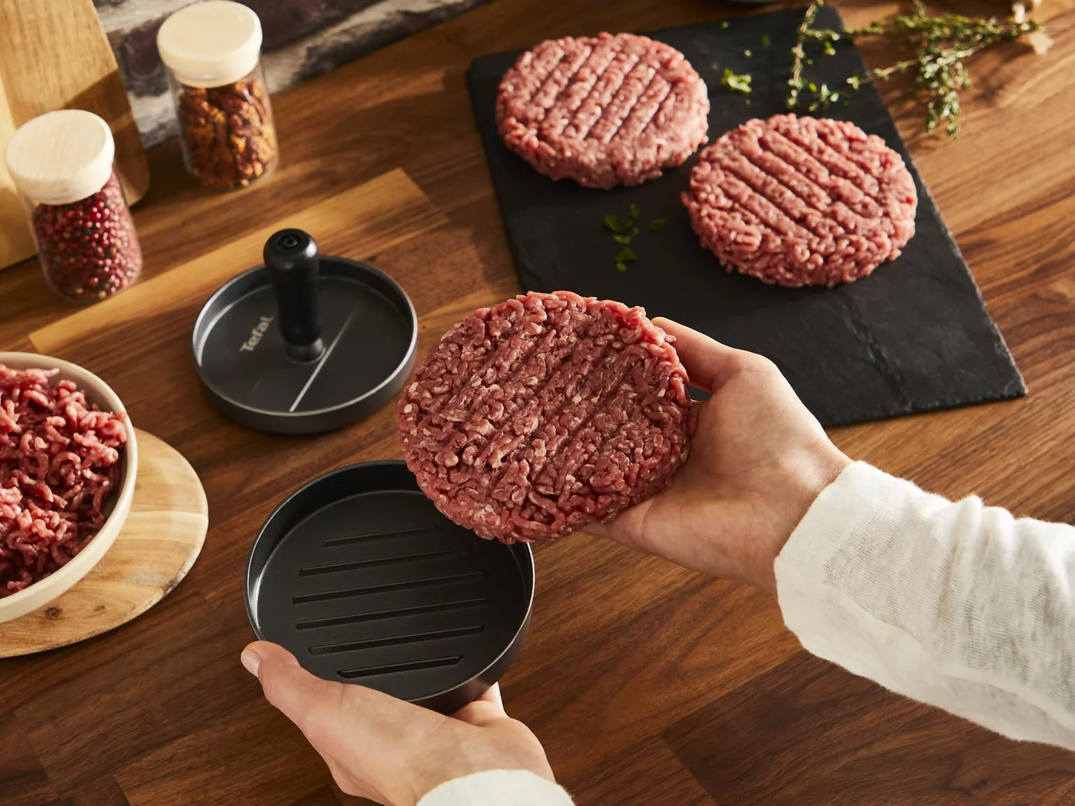 Tefal K18511 Prasa do hamburgerów, 12 cm, do doskonałych burgerów mięsnych, rybnych i warzywnych, nadaje się do mycia w zmywarce, powłoka nieprzywierająca, akcesoria do grilla, czarna/szara