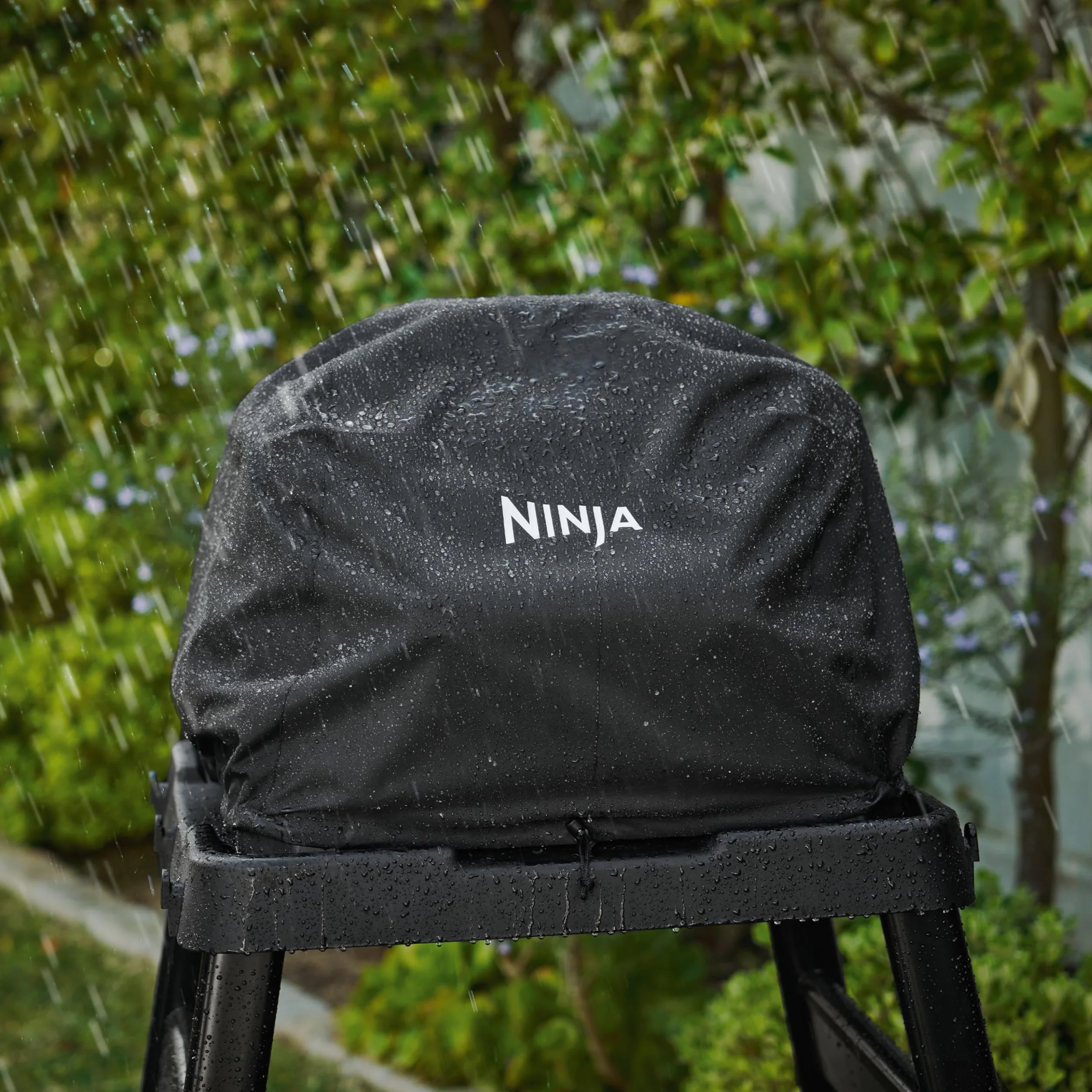 Ninja Woodfire XL pokrowiec na grilla, odporny na warunki atmosferyczne, ze sznurkiem, oficjalne akcesorium, kompatybilny z Ninja Woodfire XL BBQ Grill OG850 / OG901, czarny, XSKOGXLCVREU